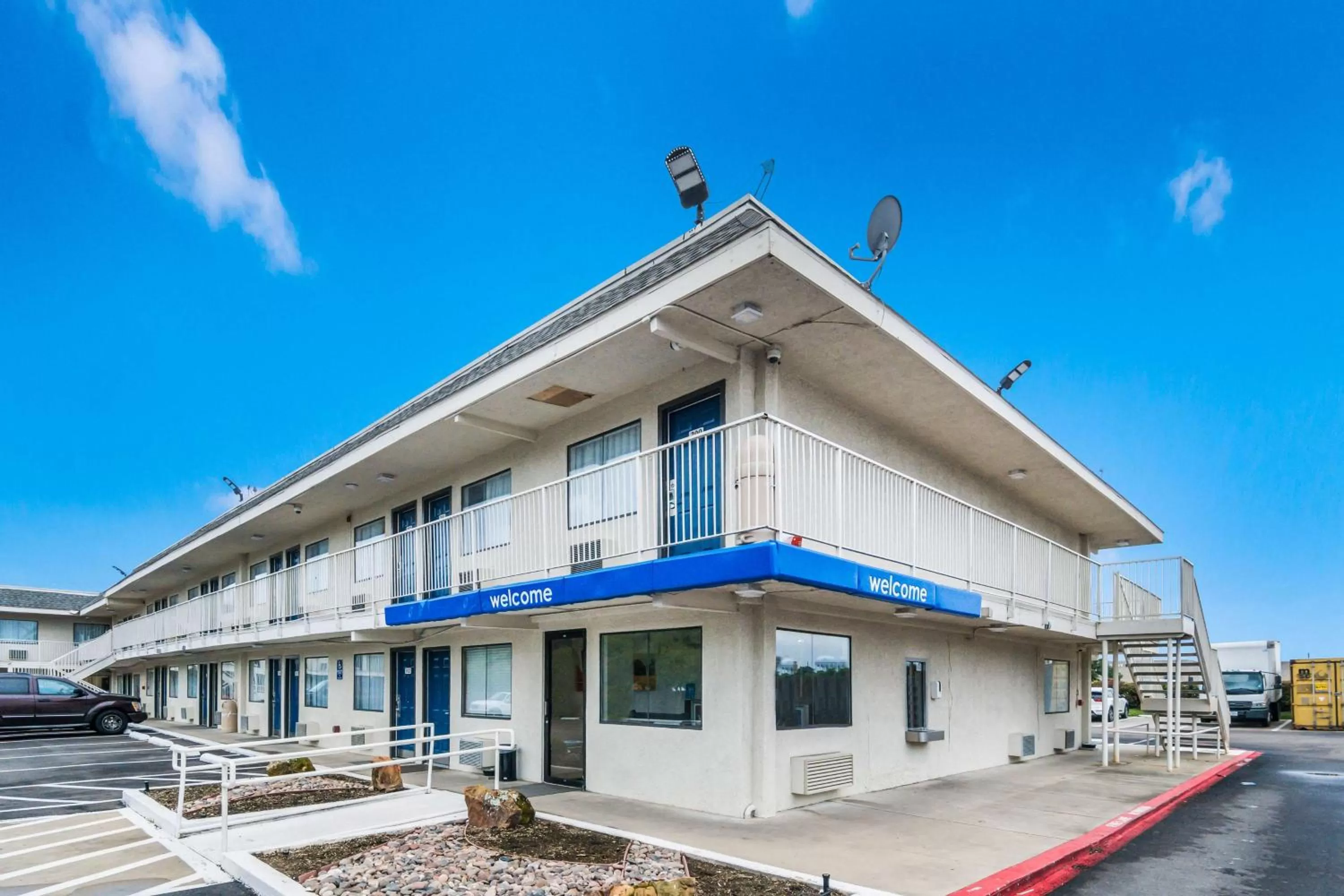 Property building in Motel 6-Irving, TX - Dallas