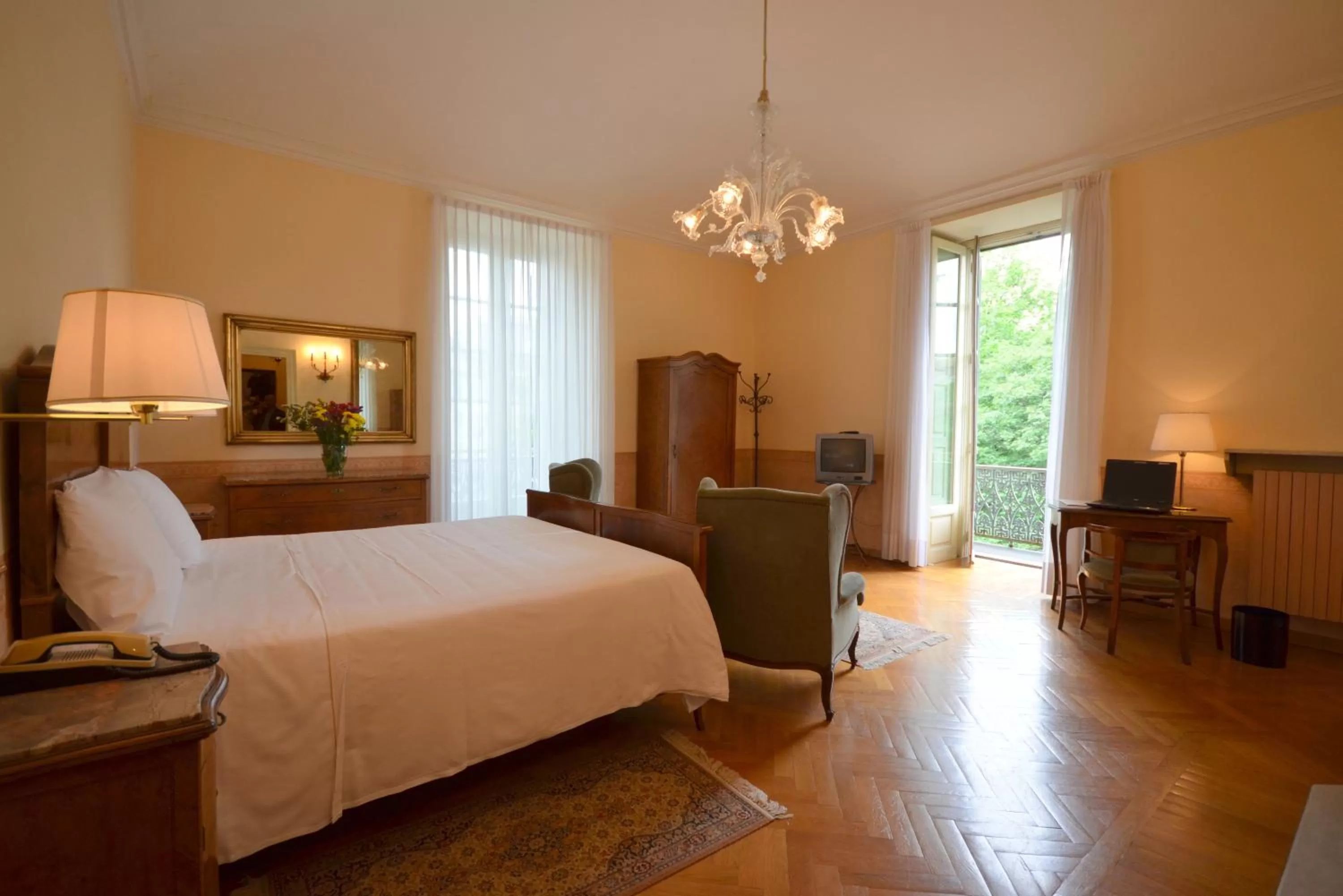 Photo of the whole room, Bed in Hotel Roma e Rocca Cavour
