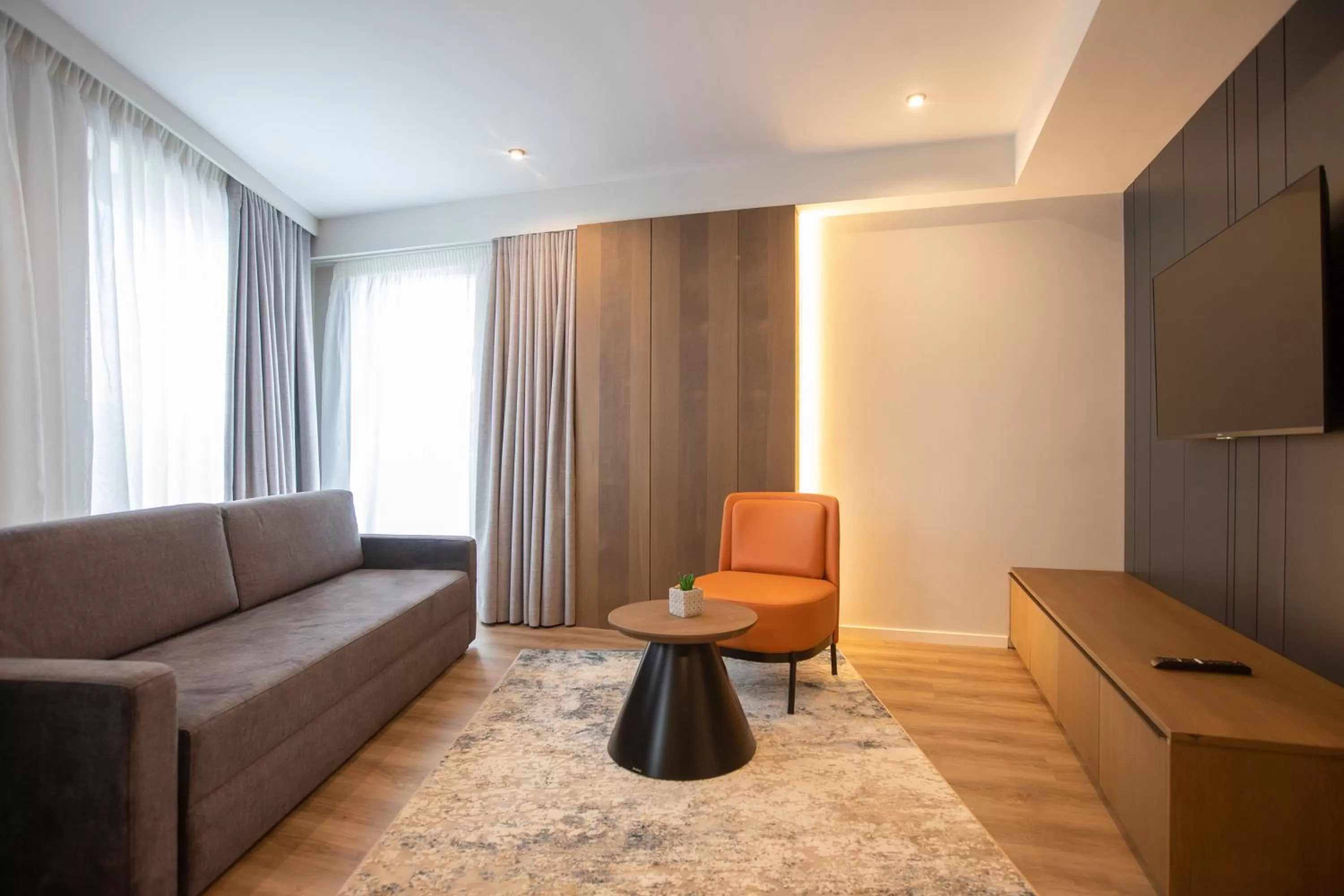 TV and multimedia in Hotel Elisa Tirana, Affiliated by Meliá