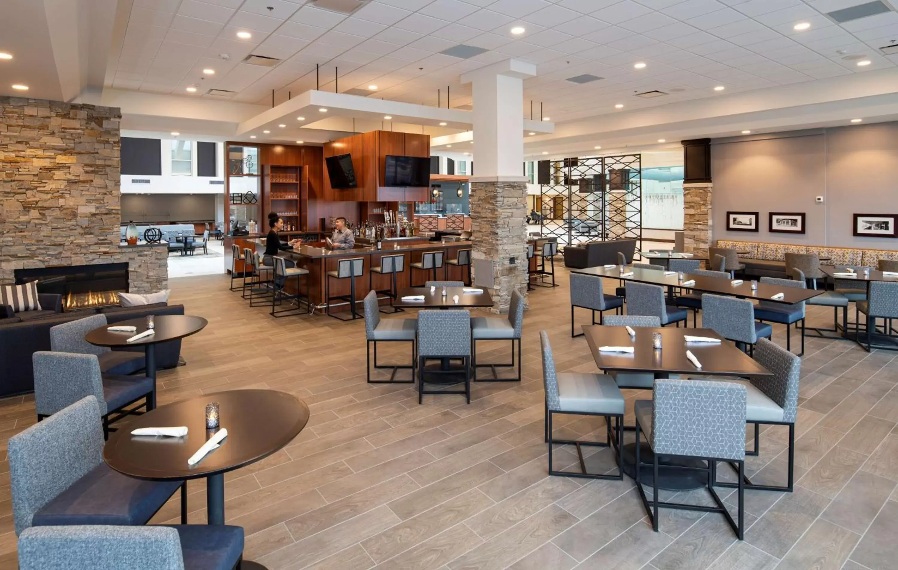 Restaurant/Places to Eat in Doubletree By Hilton Madison East