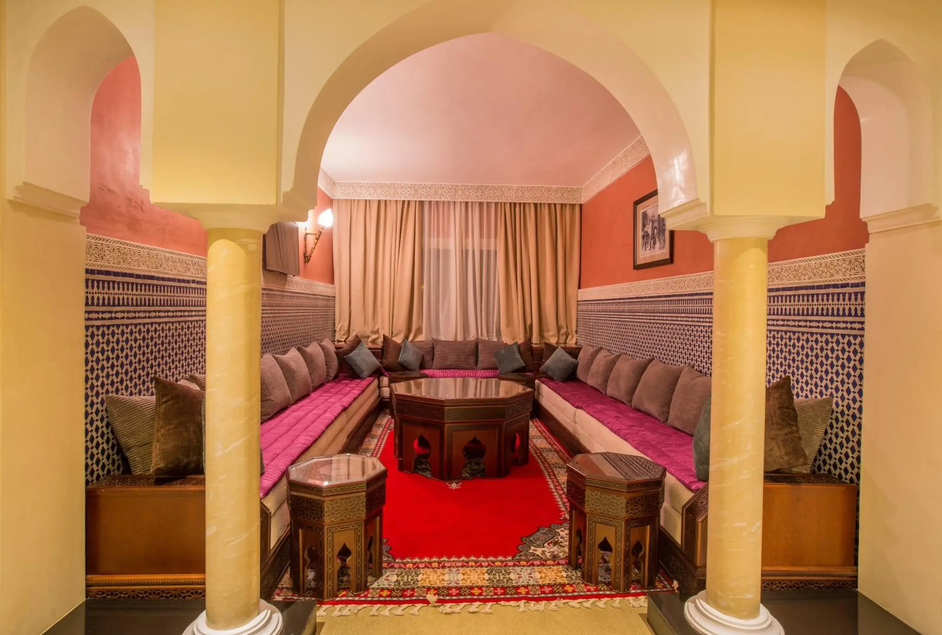 Photo of the whole room in Hotel Riad Ennakhil & SPA