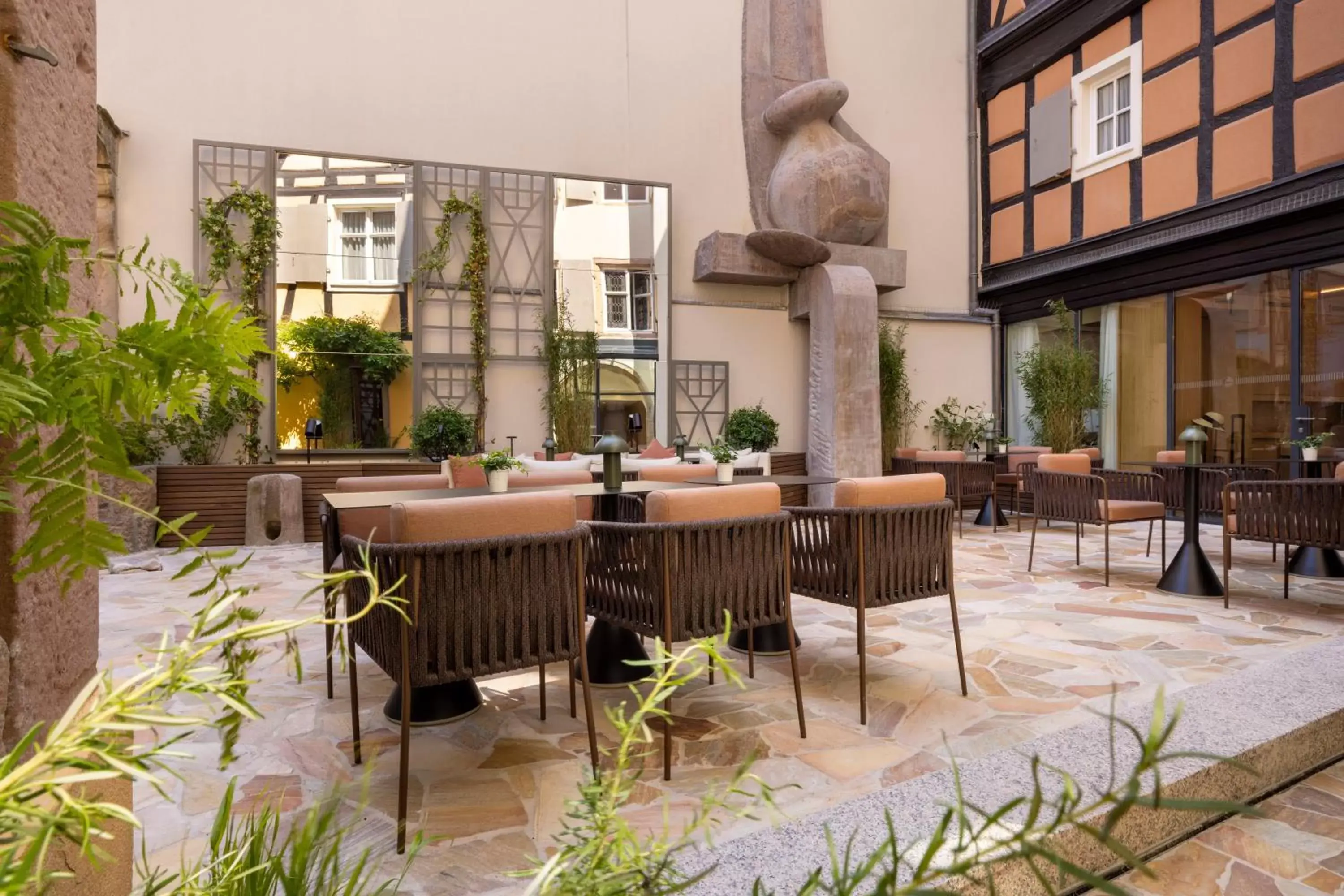 Patio, Restaurant/Places to Eat in Hotel Le Colombier