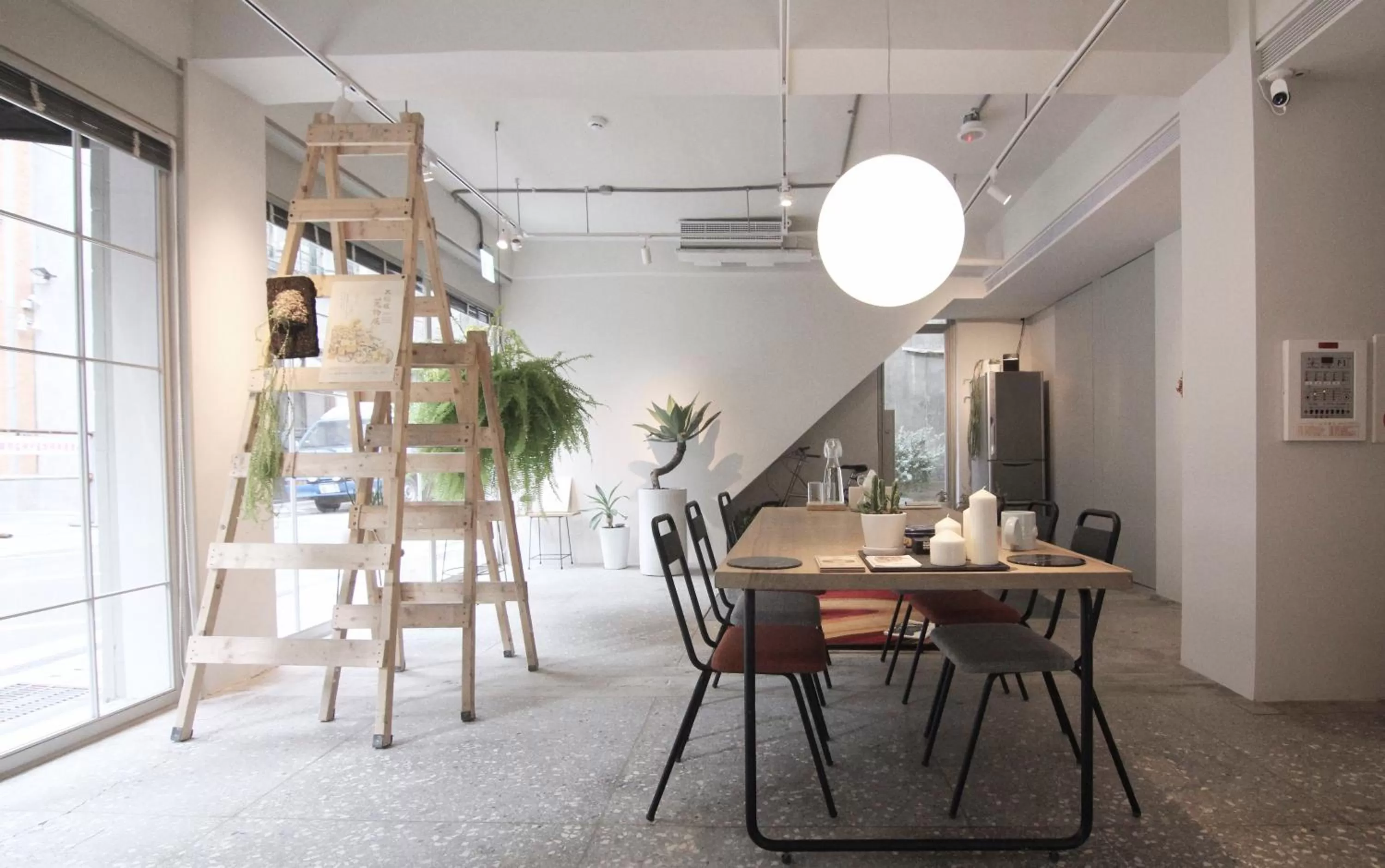 Communal lounge/ TV room in The Door Inn