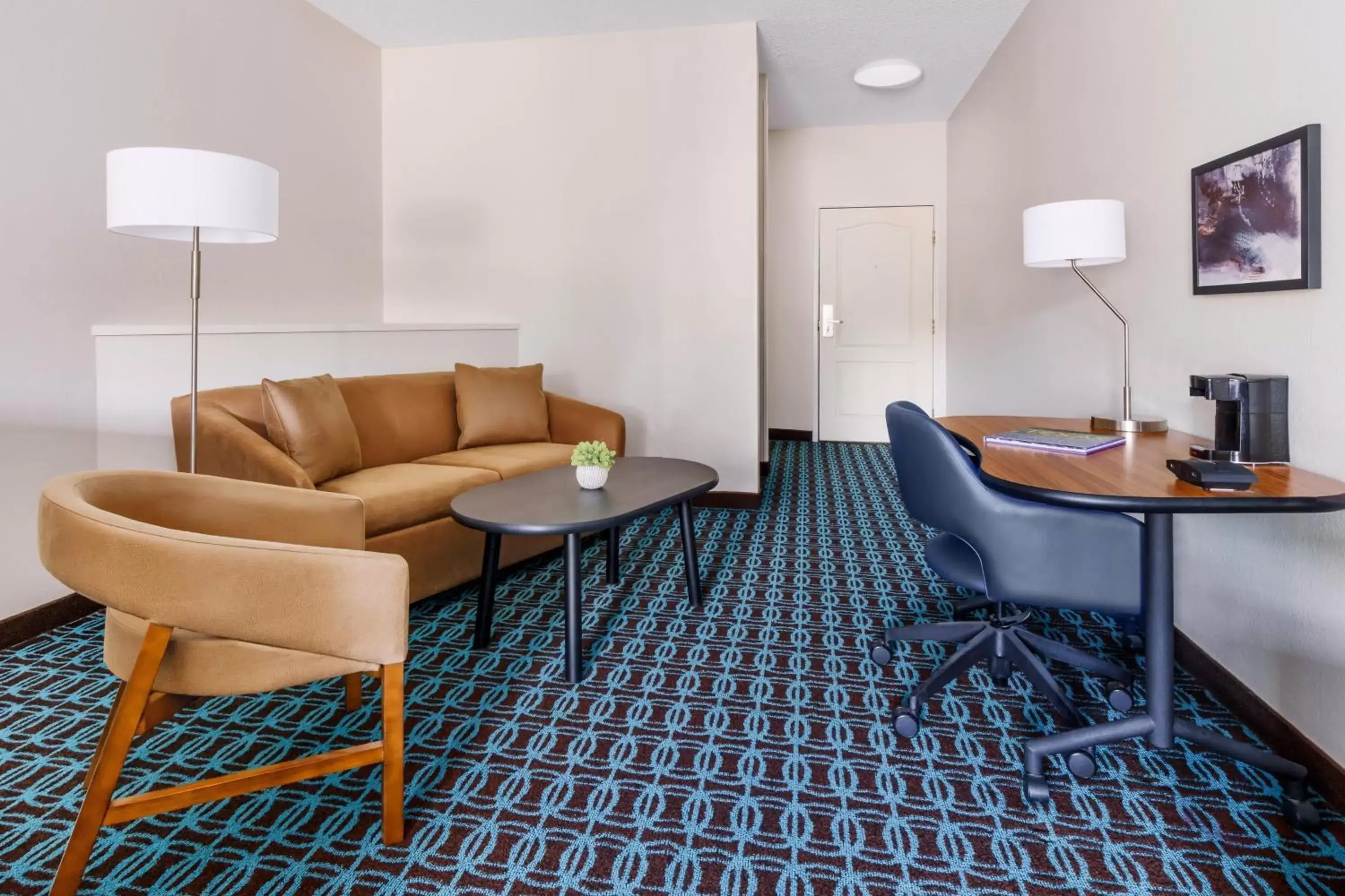 Living room, Seating Area in Fairfield Inn and Suites by Marriott Houston The Woodlands