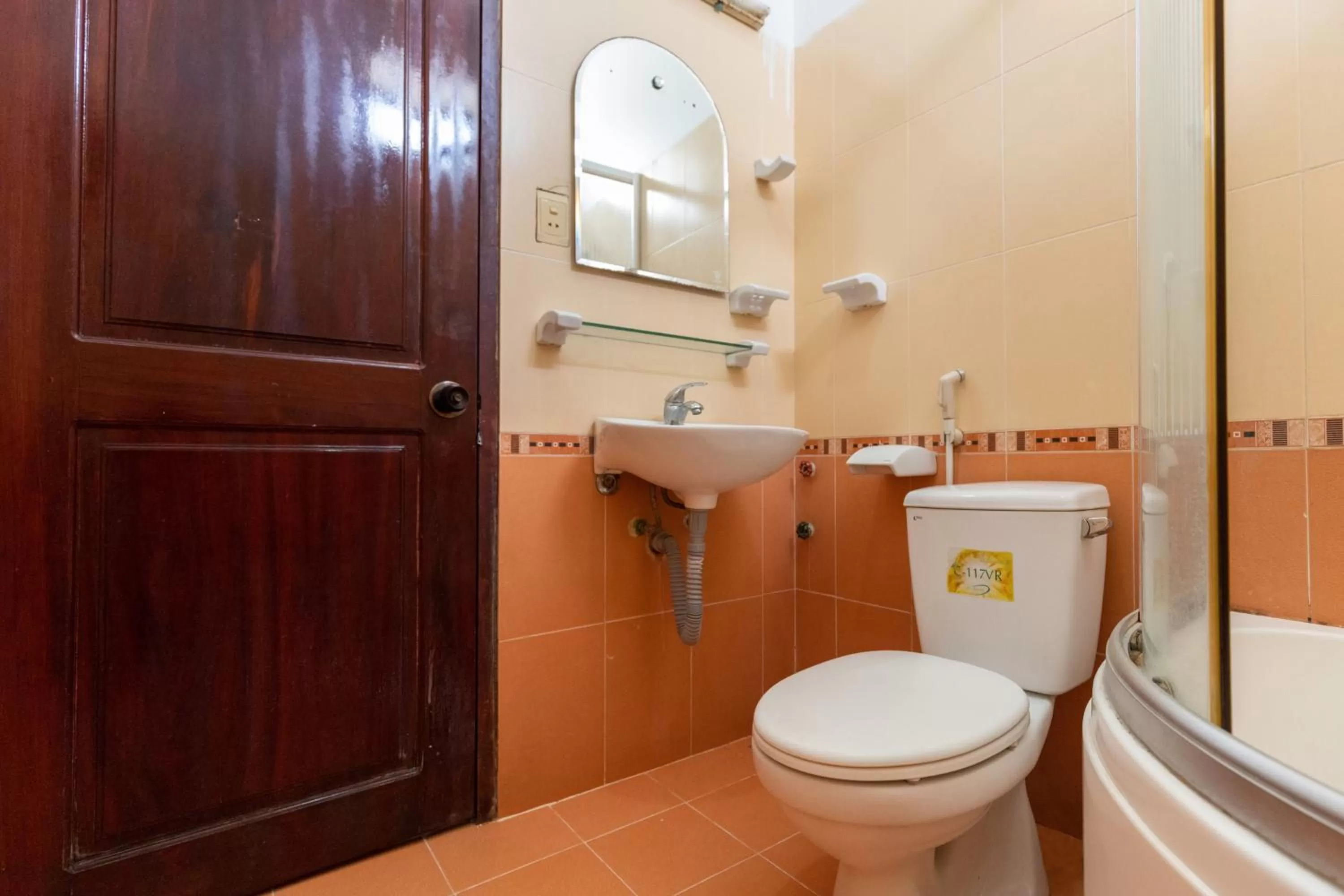 Toilet in Lien Thuy Hotel