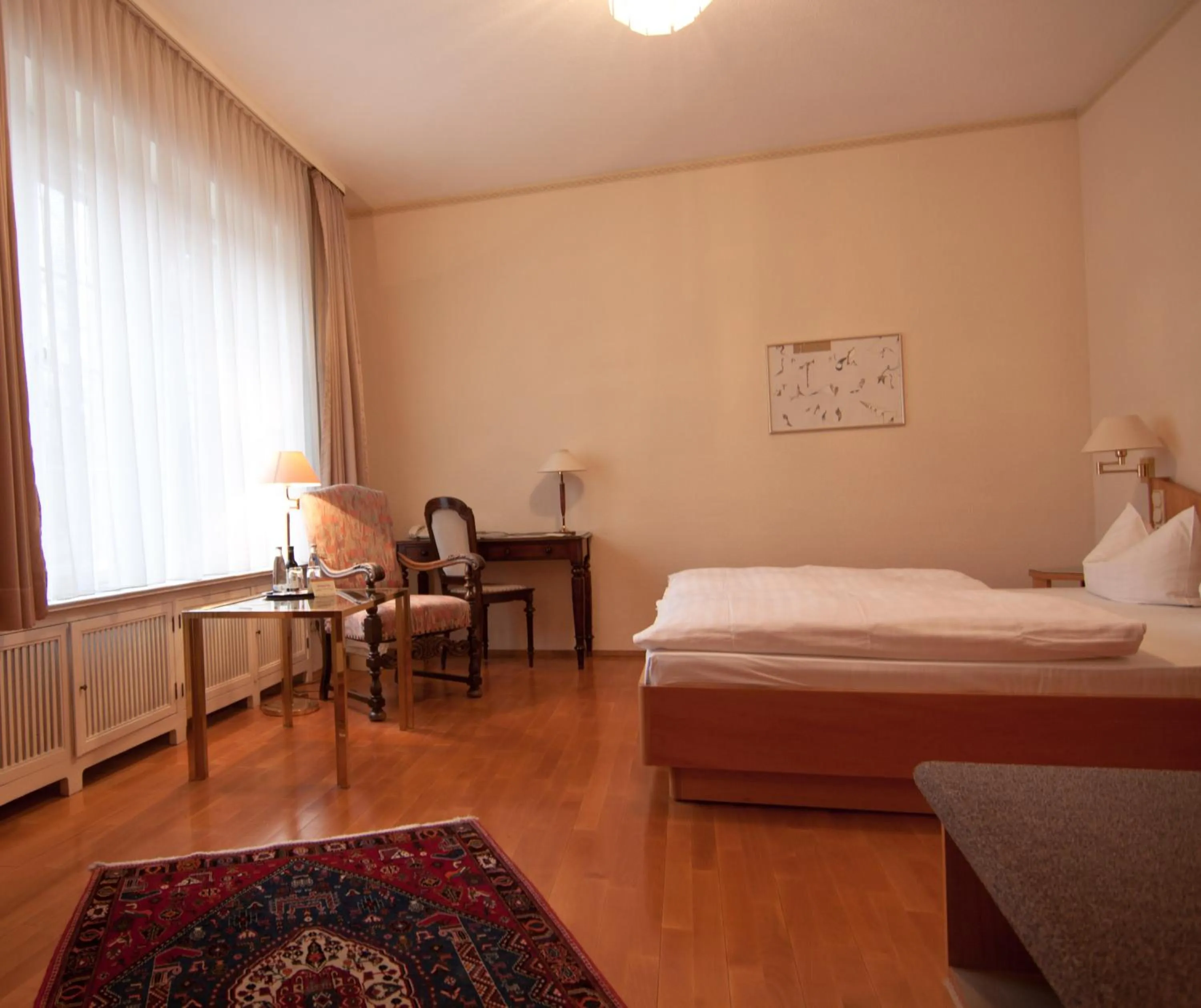 Photo of the whole room, Bed in Parkhotel Unter den Linden