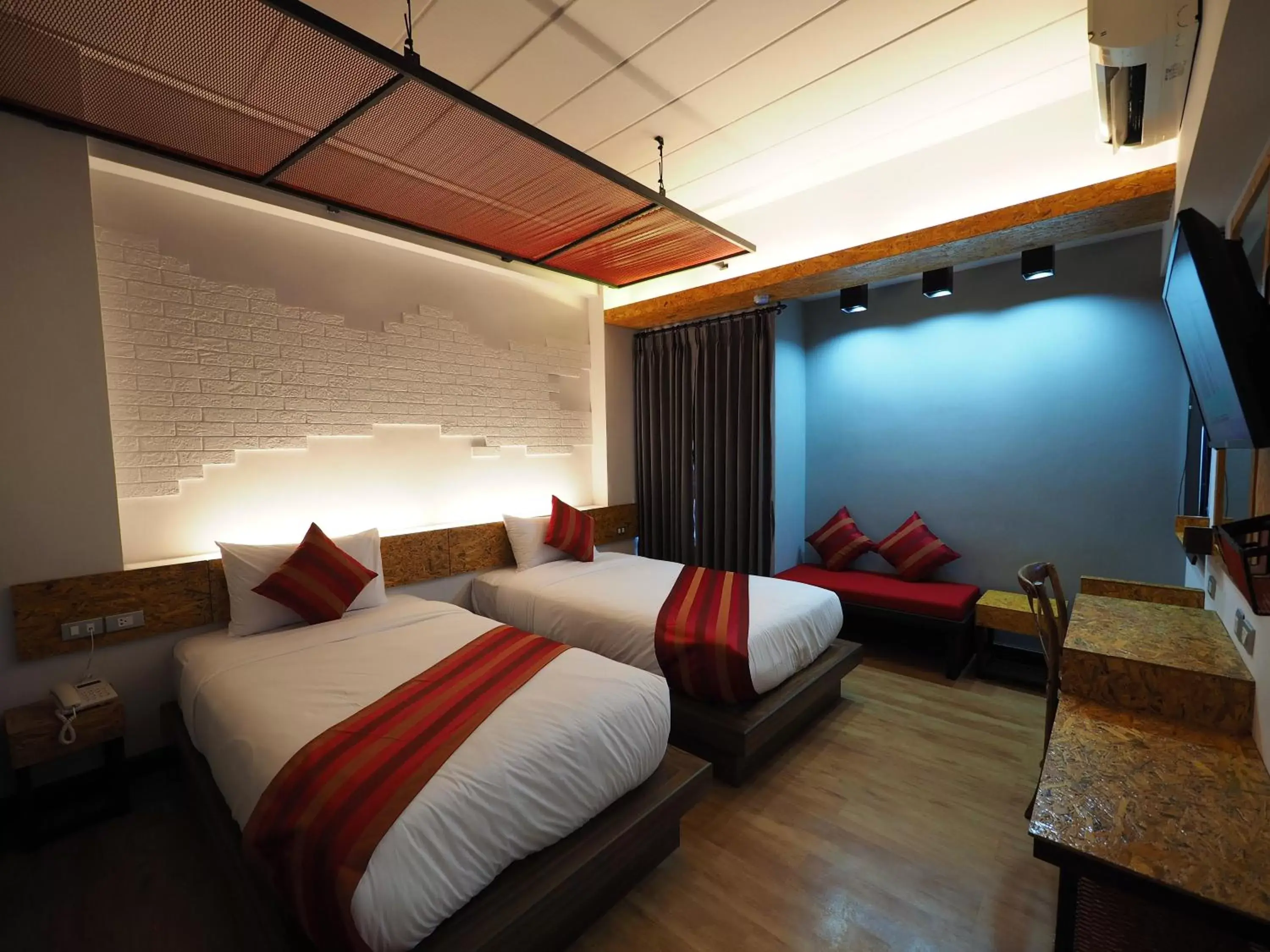 Property building, Bed in Ps Sriphu Hotel