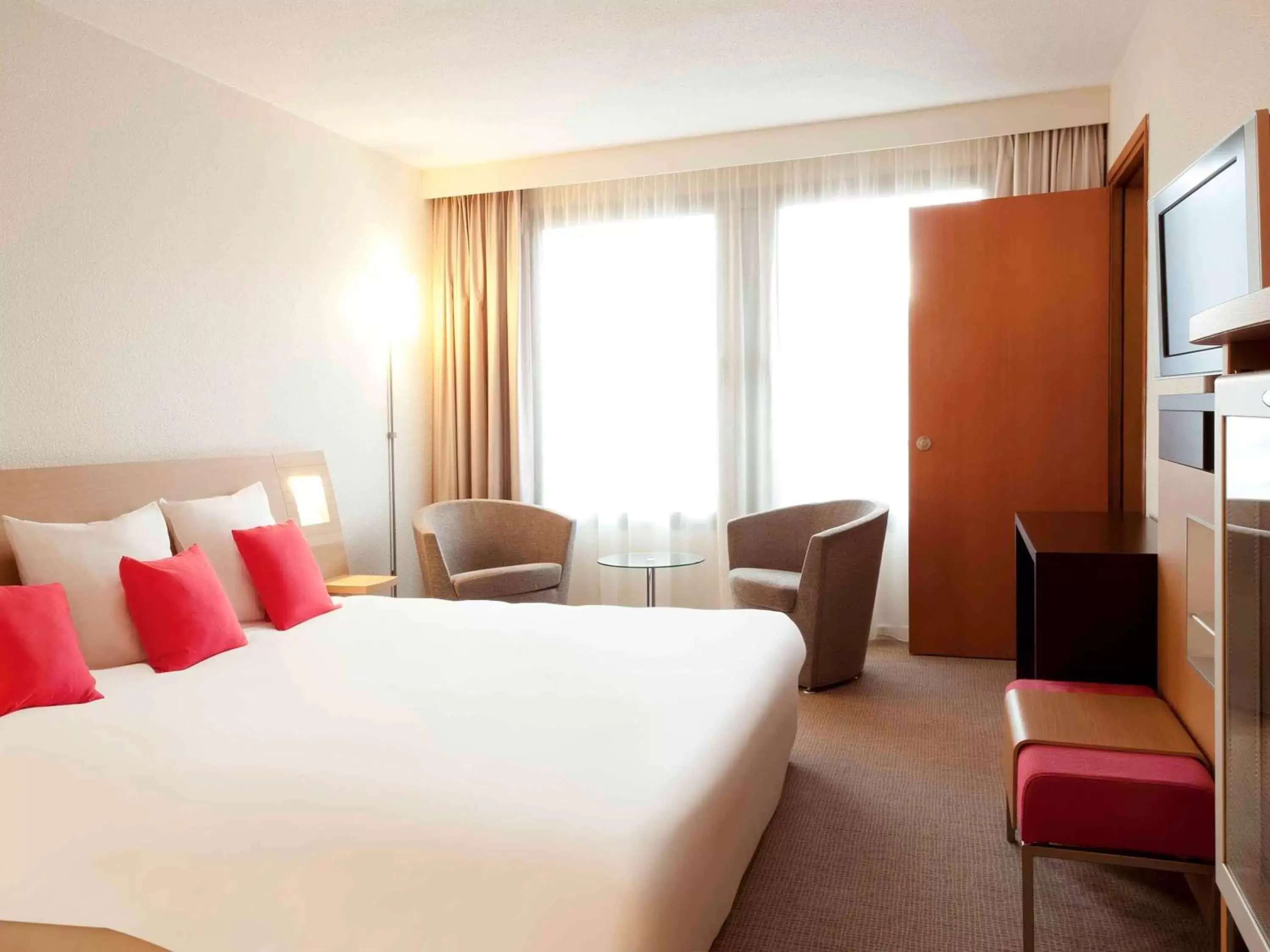Photo of the whole room in Novotel Lille Centre Gares