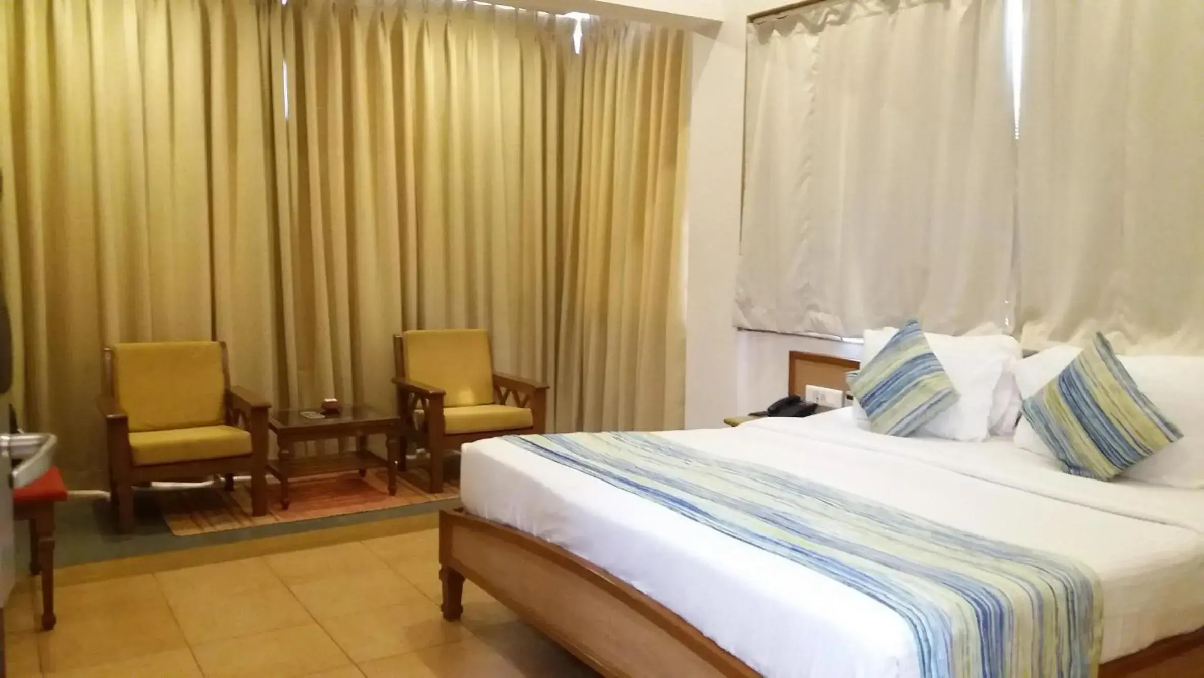 Photo of the whole room, Bed in Quality Inn Ocean Palms Goa