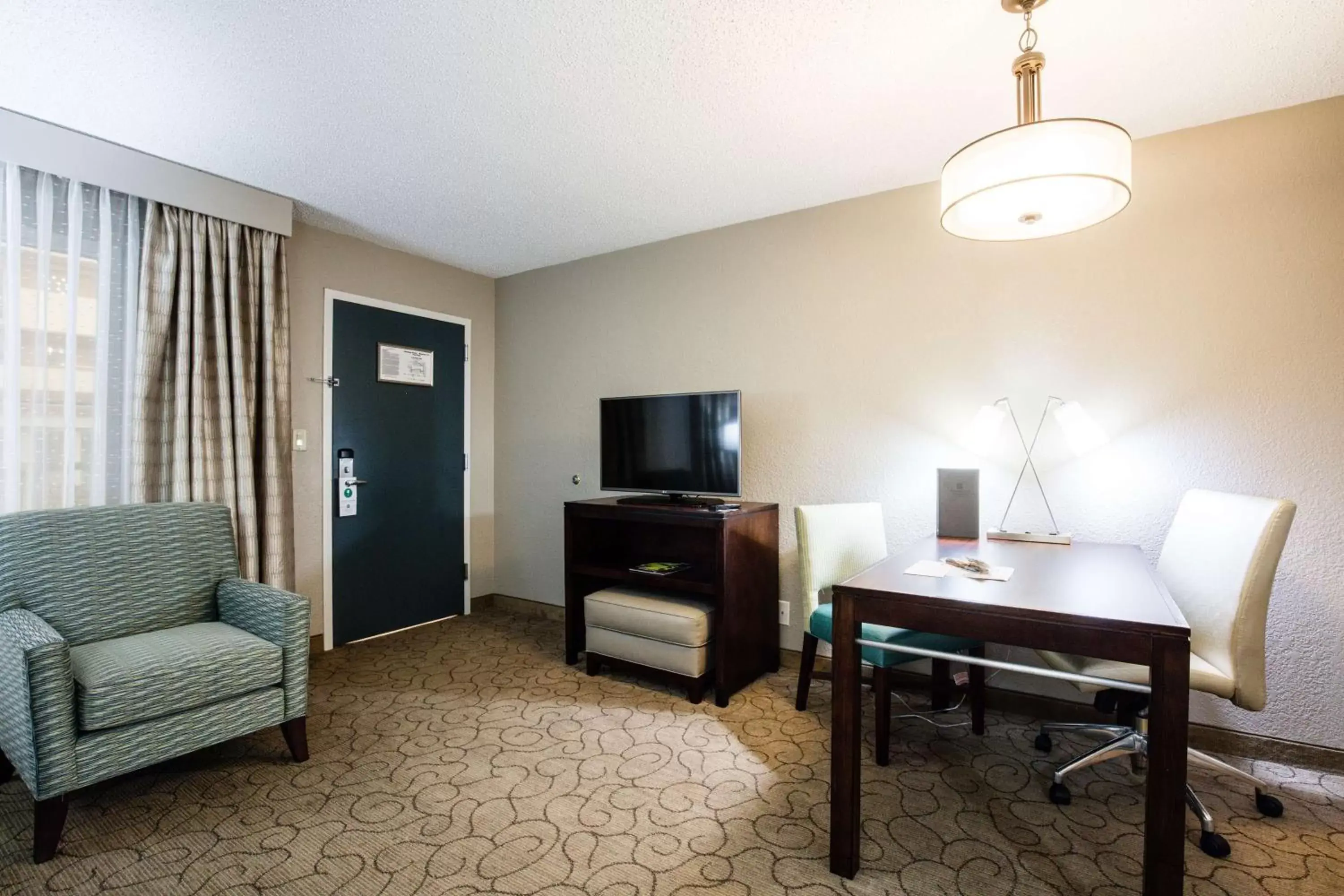 Bedroom, TV/Entertainment Center in Embassy Suites Memphis