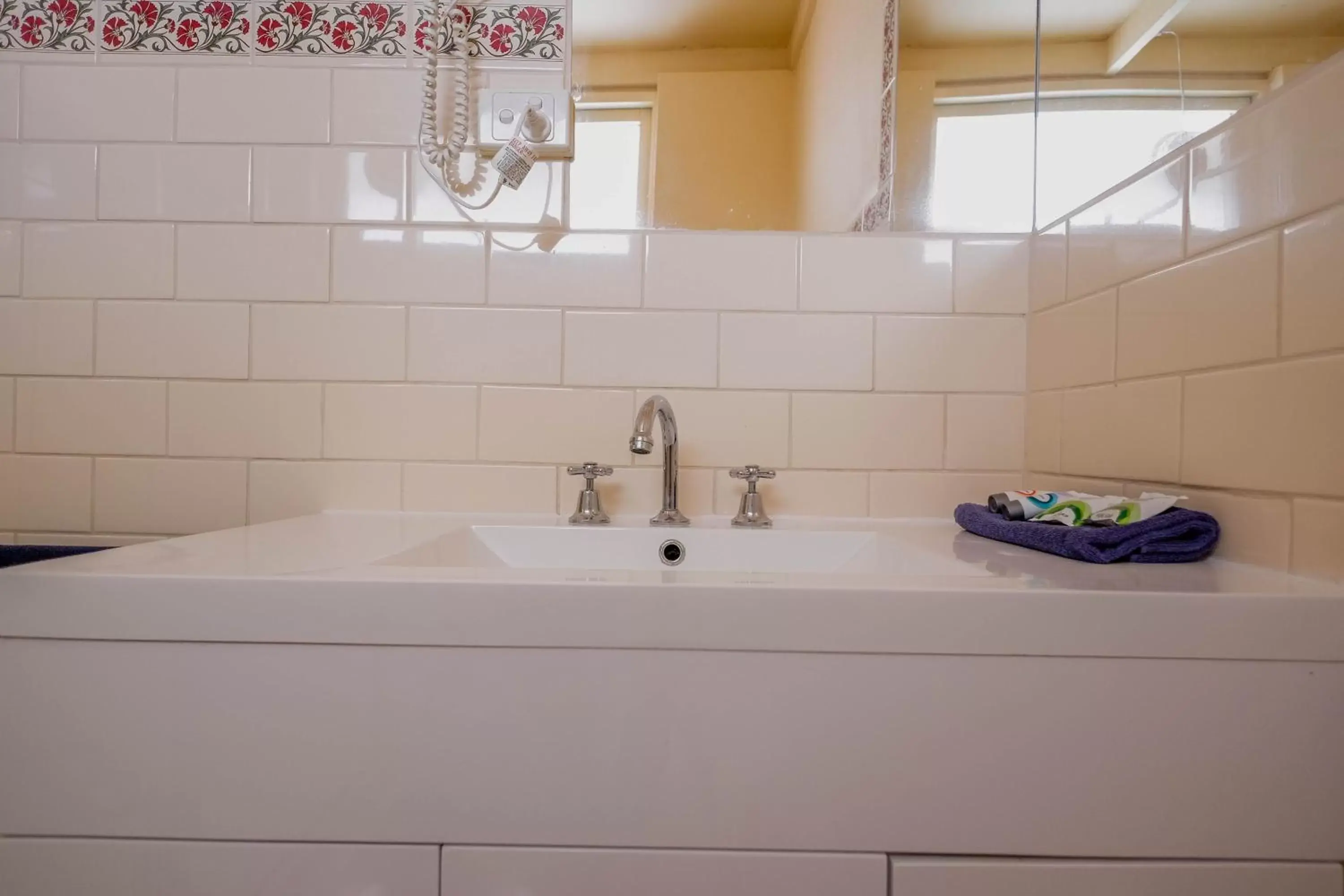 Bathroom in Pioneer Station Motor Inn