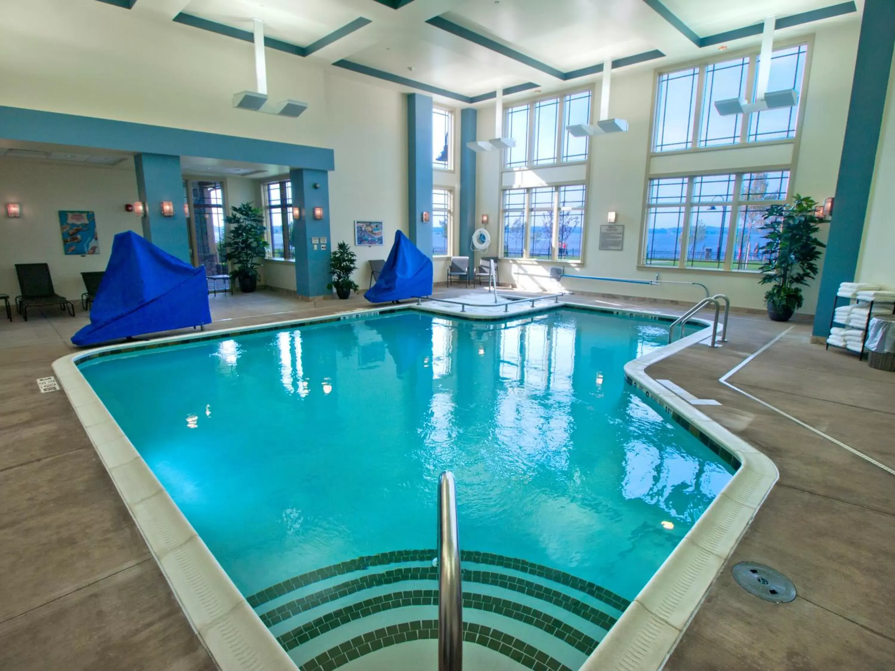 Swimming Pool in 1000 Islands Harbor Hotel