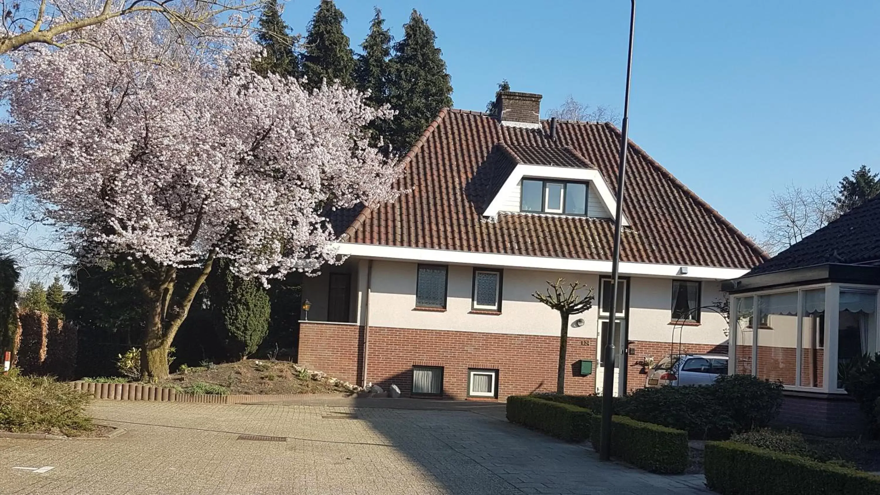 Facade/entrance, Property Building in B&B De Loenense Bossen