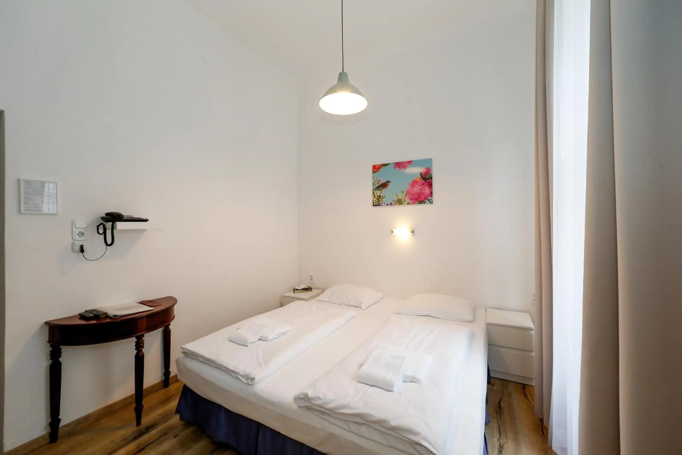 Bed in Timeout City Hotel, 5 min to city center, Self Check In