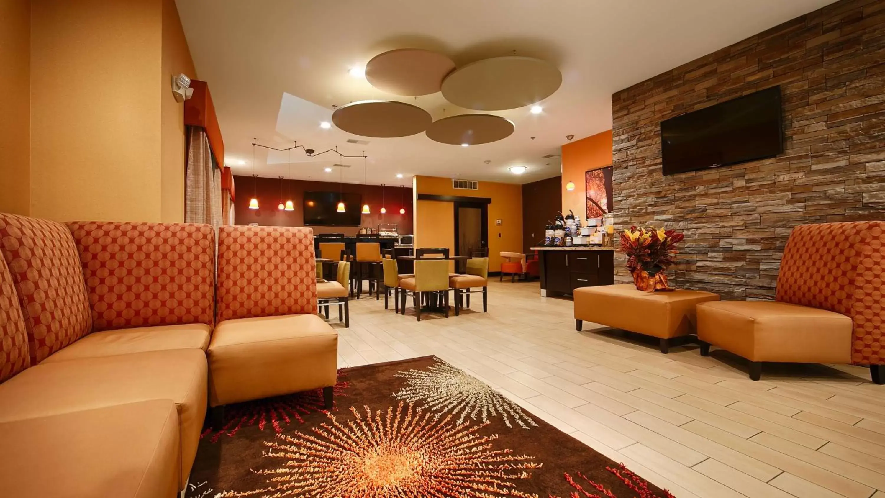 Lobby or reception, Seating Area in Best Western Plus Whitewater Inn