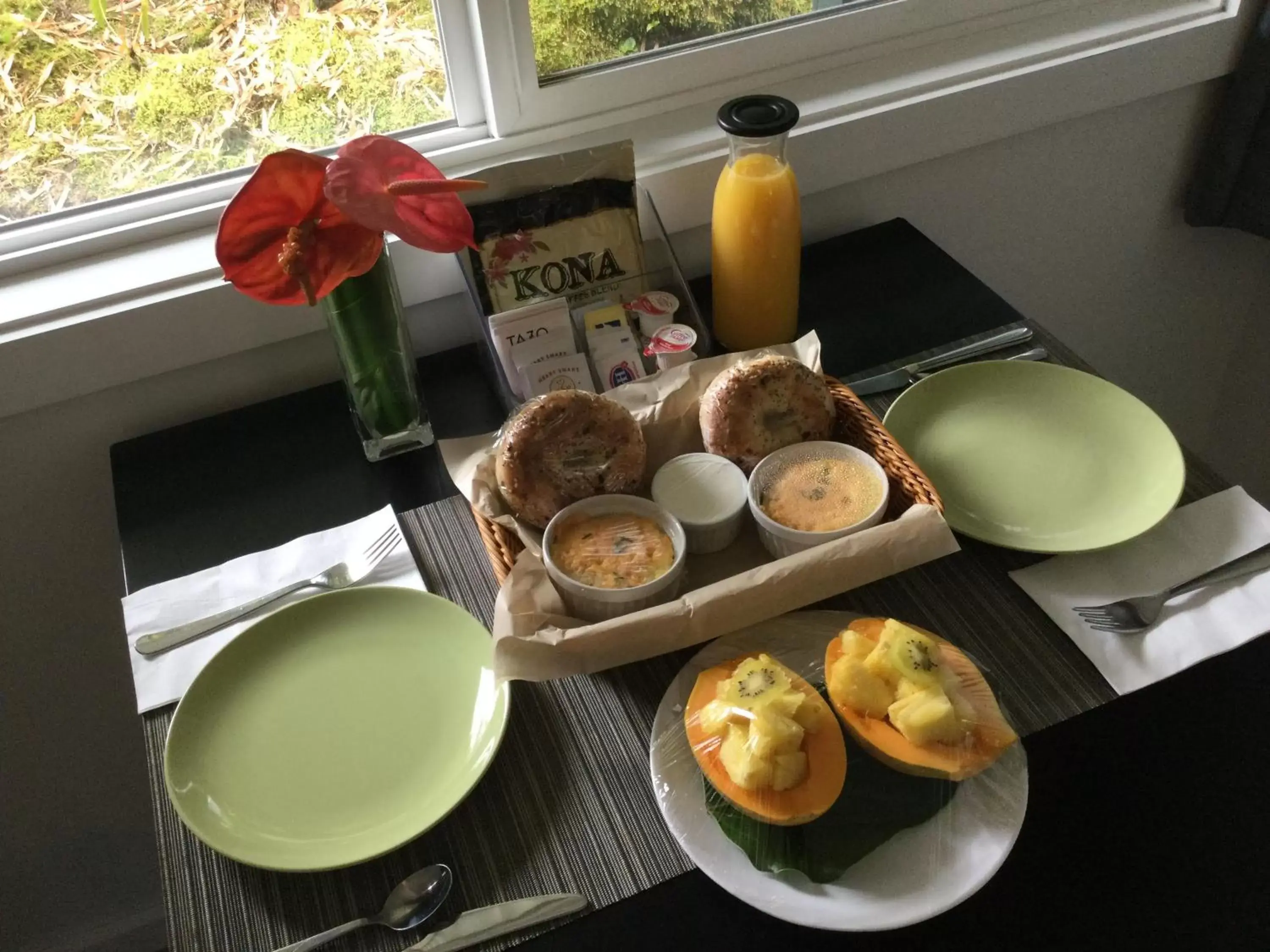 Breakfast in Hale 'Ohu Bed & Breakfast