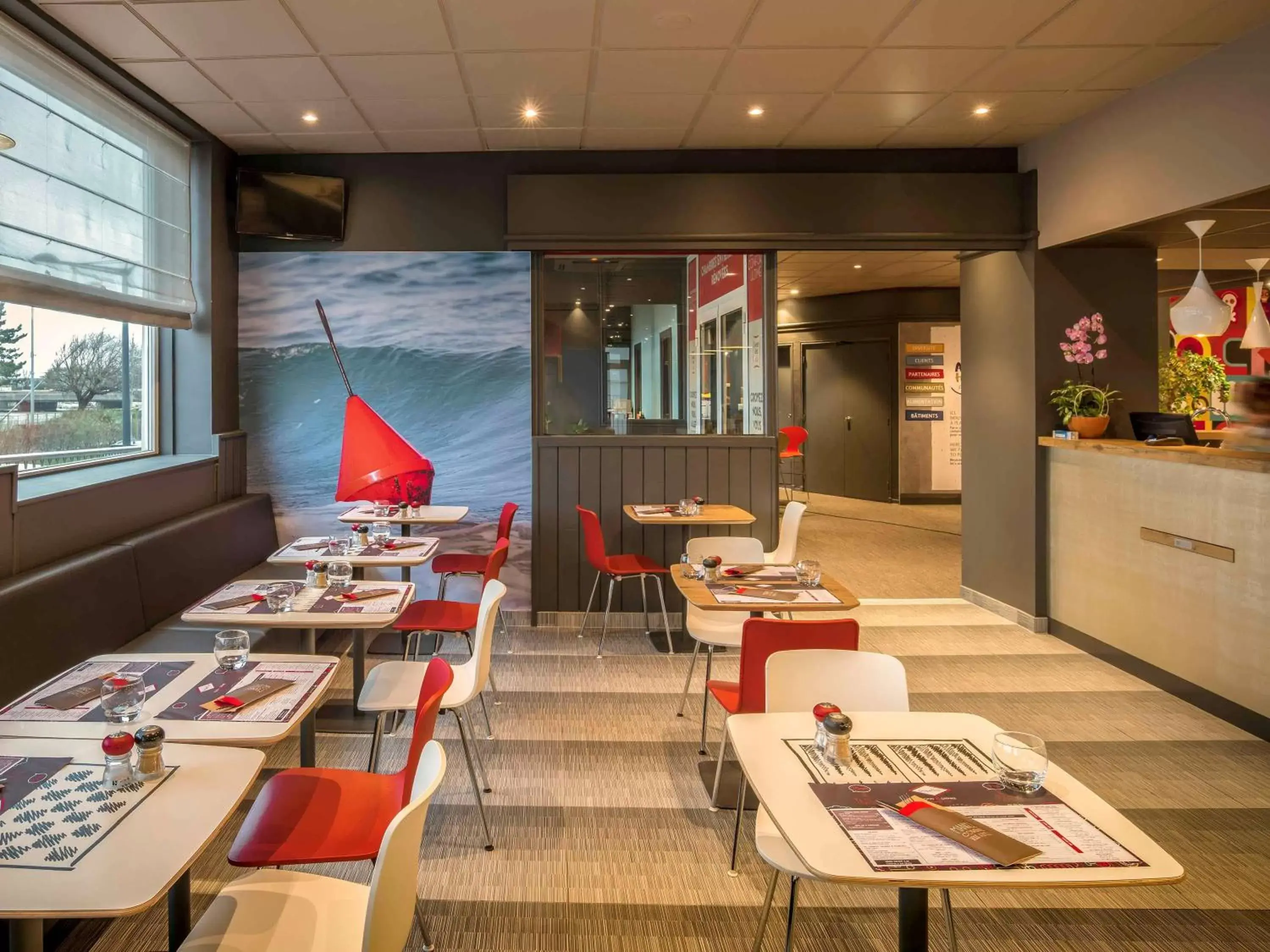 Property building, Restaurant/Places to Eat in ibis Boulogne sur Mer Centre les Ports