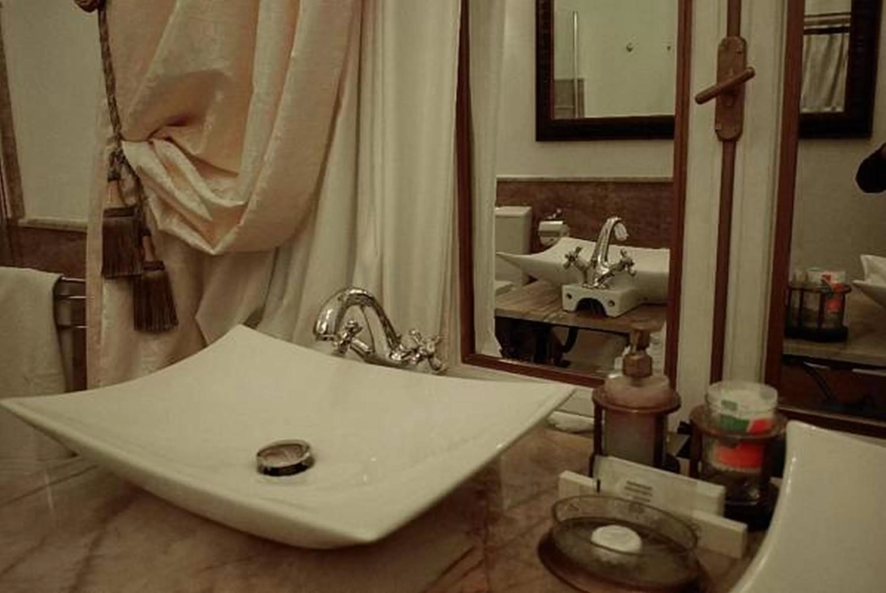 Grand Boutique Hotel