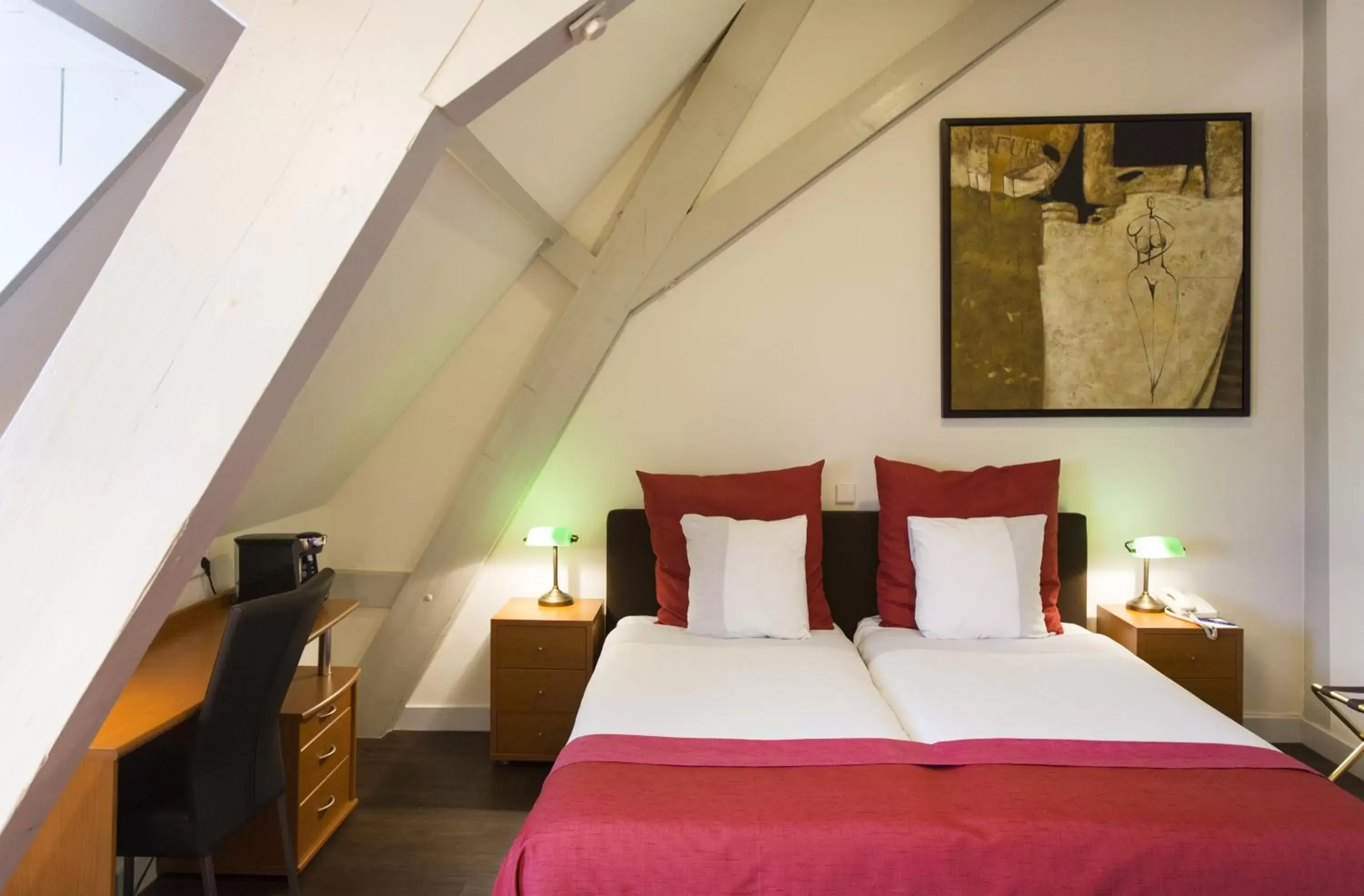 Photo of the whole room, Bed in Best Western Museumhotels Delft