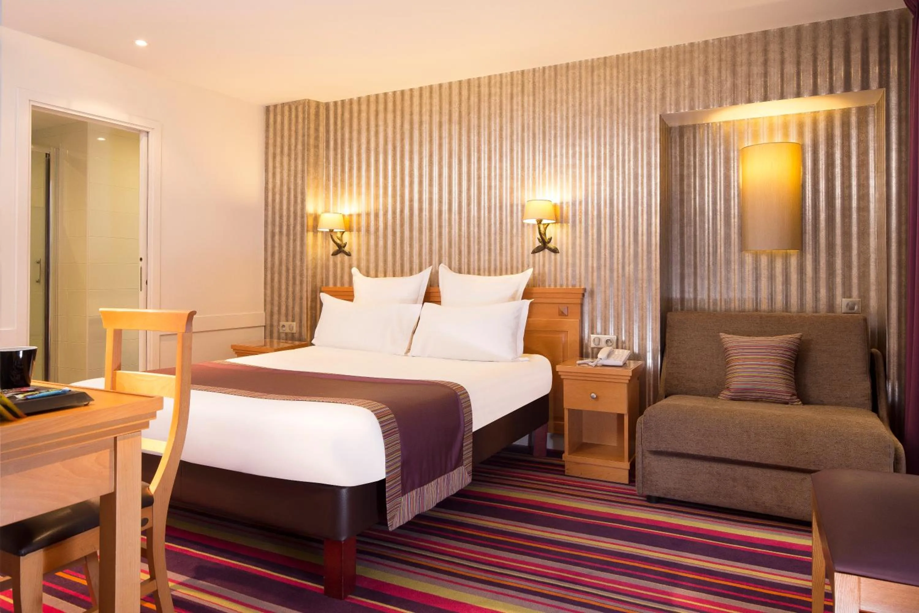 Bed in Hôtel Mondial