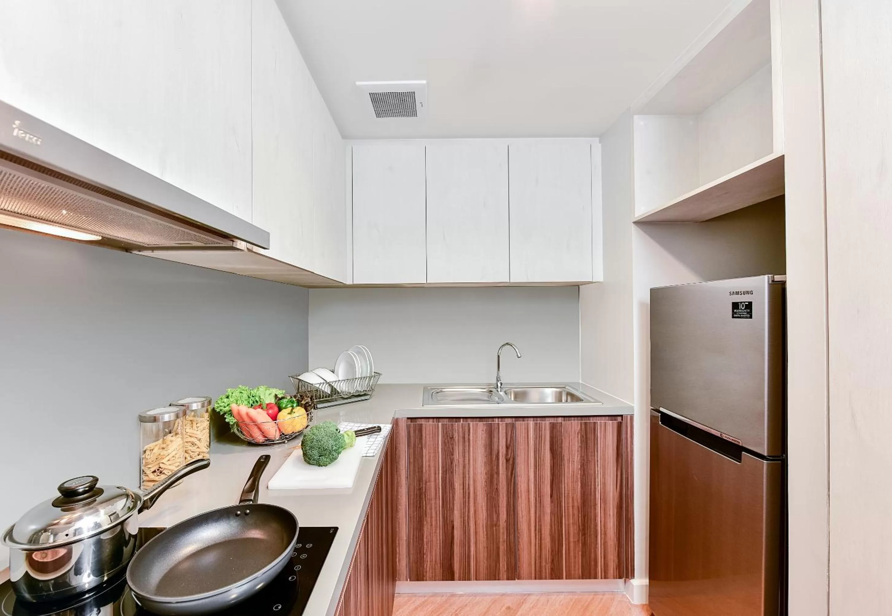 Kitchen or kitchenette in Amanta Hotel & Residence Sathorn