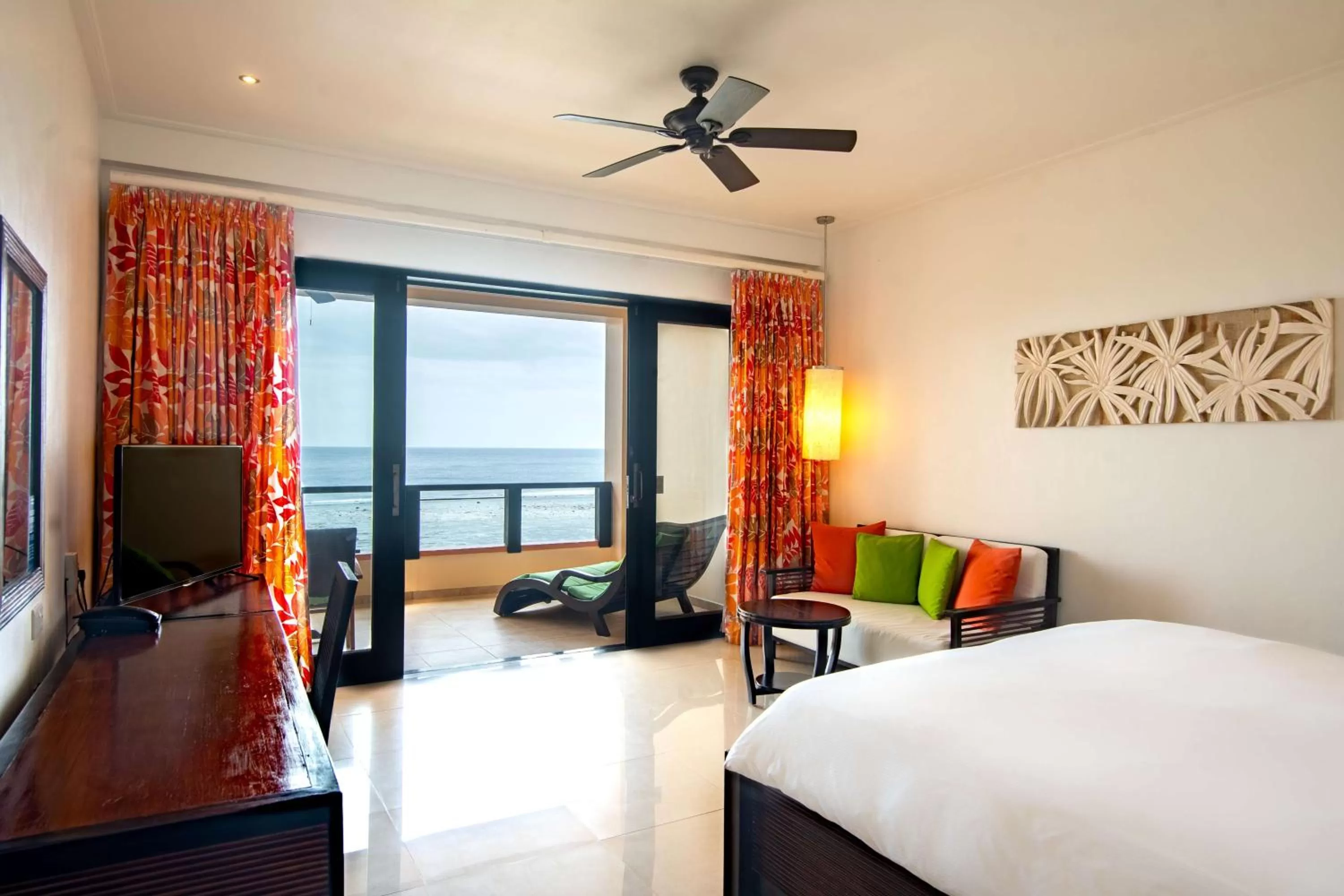 Bed in DoubleTree by Hilton Seychelles Allamanda Resort & Spa