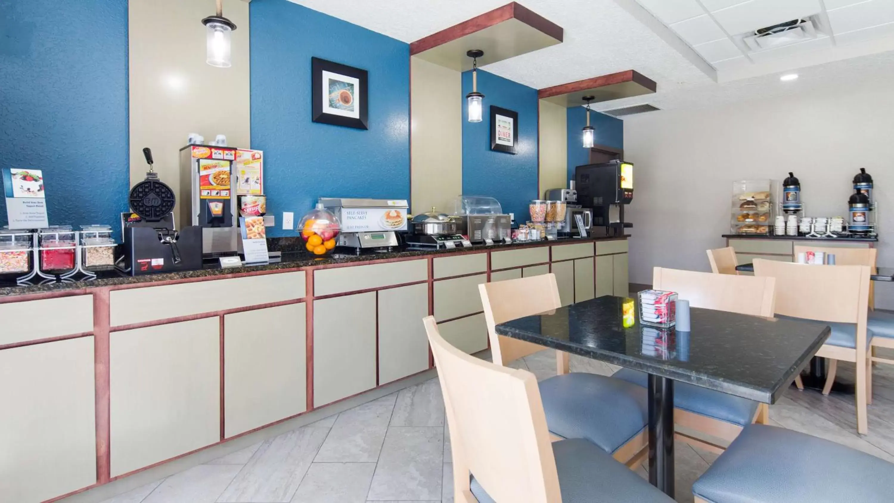 Dining area, Restaurant/Places to Eat in Best Western Waldo Inn & Suites
