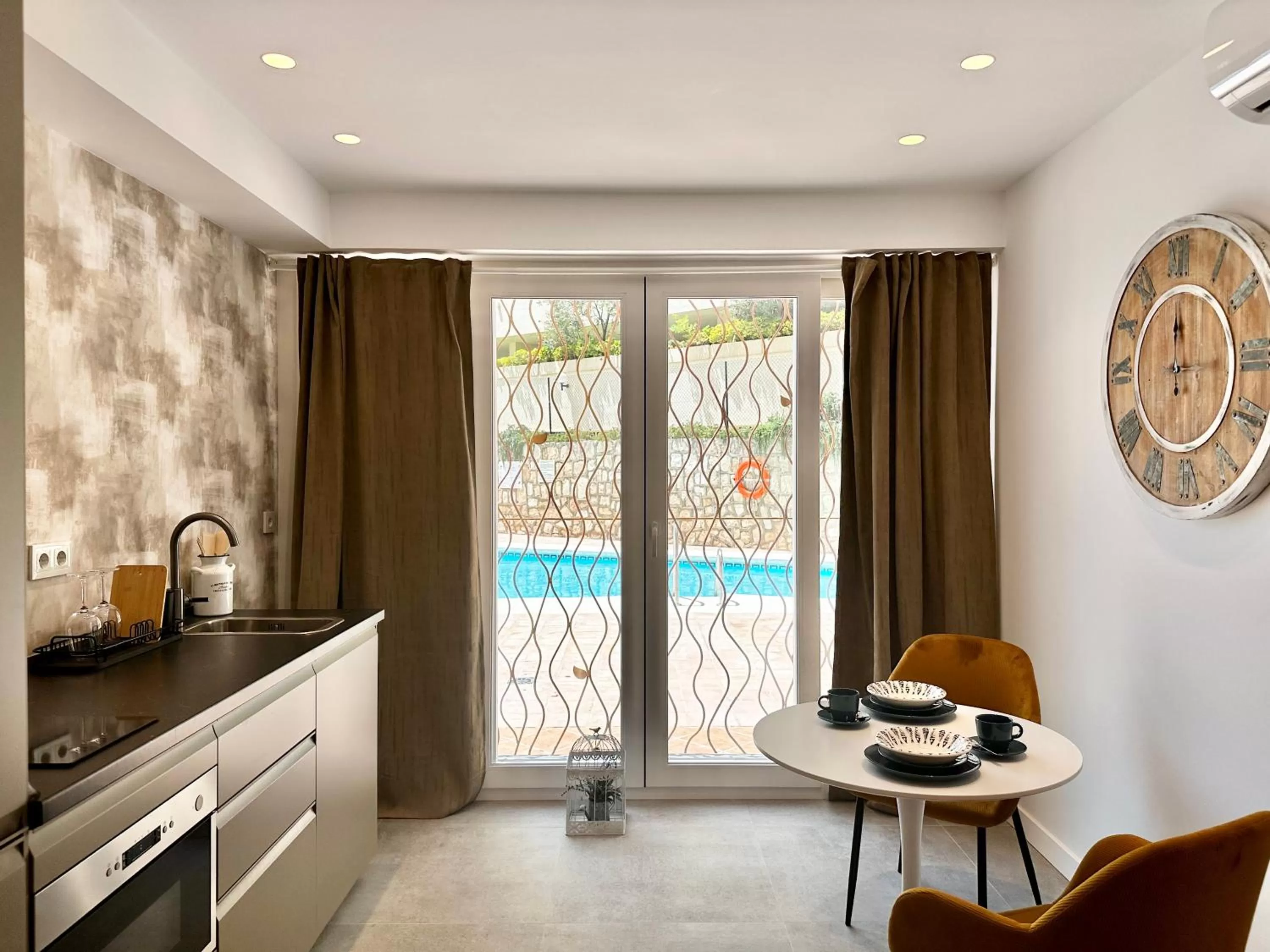 Living room, Kitchen/Kitchenette in Loft 18 Beachfront Marbella Center