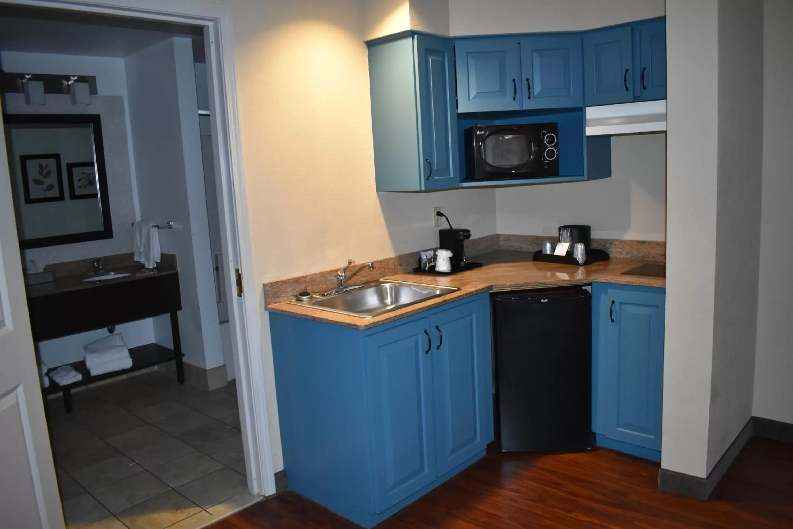 Kitchen or kitchenette, Kitchen/Kitchenette in Country Inn & Suites by Radisson, Hagerstown, MD