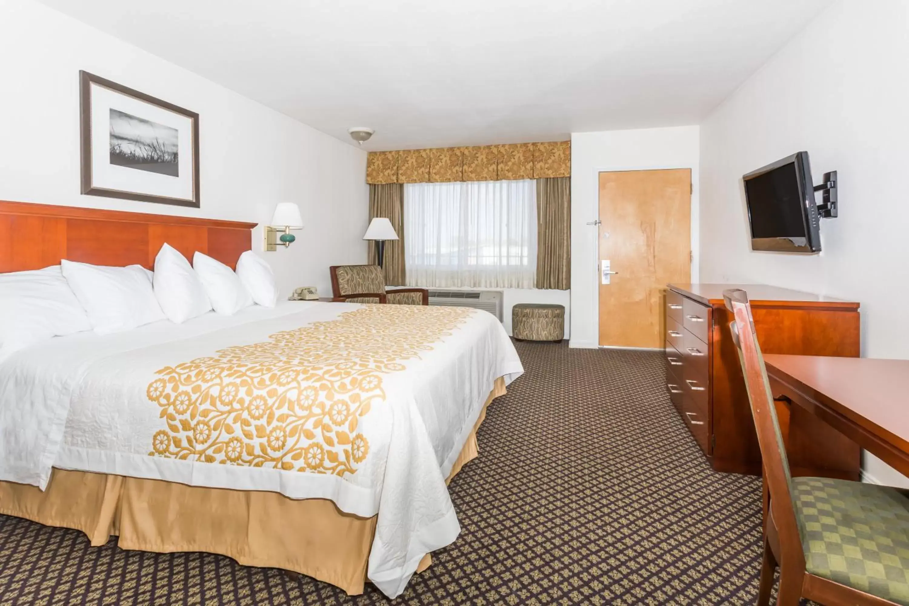 Photo of the whole room in Days Inn by Wyndham Kimball