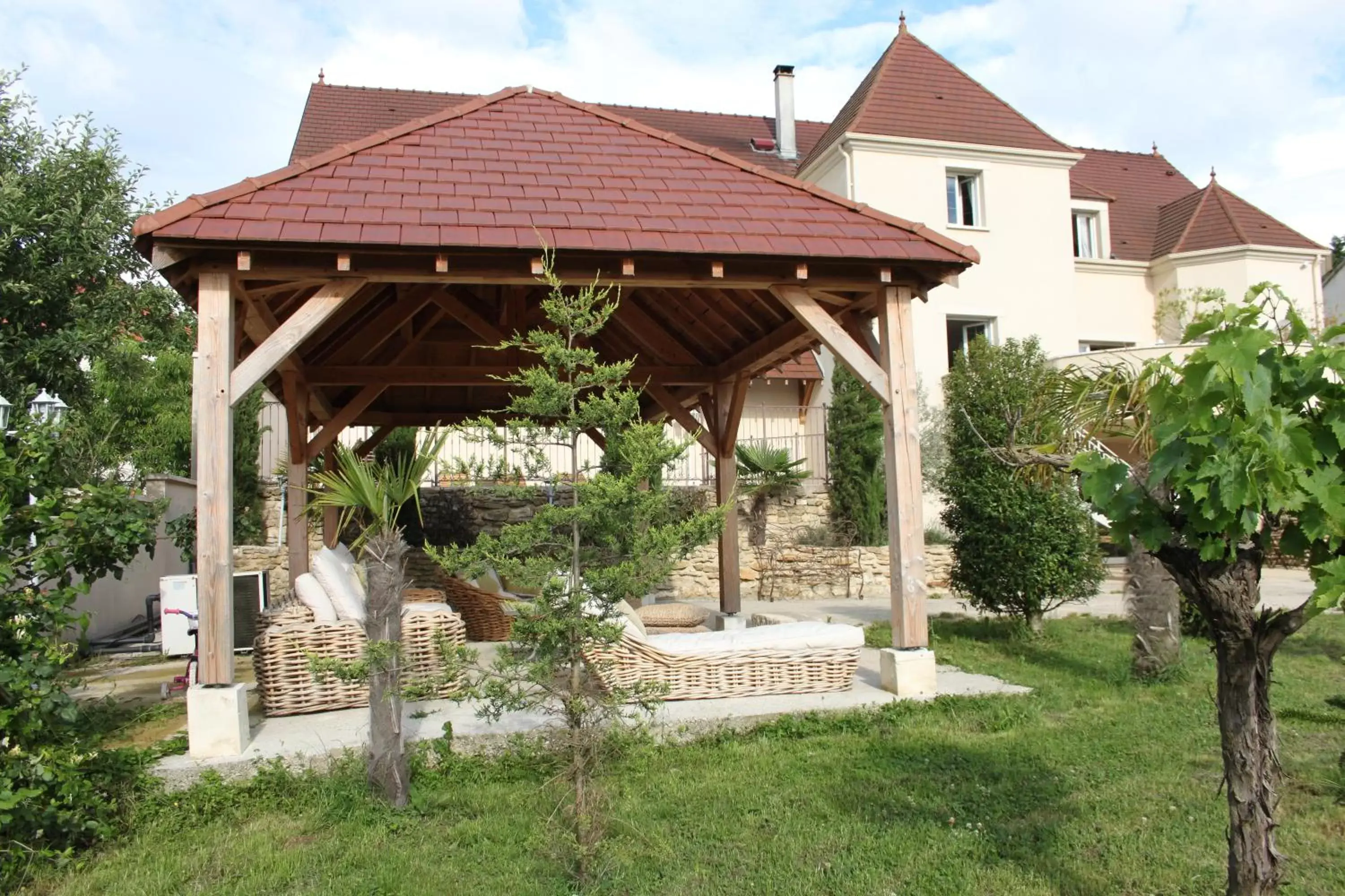 Garden, Property Building in Le Domaine des Archies