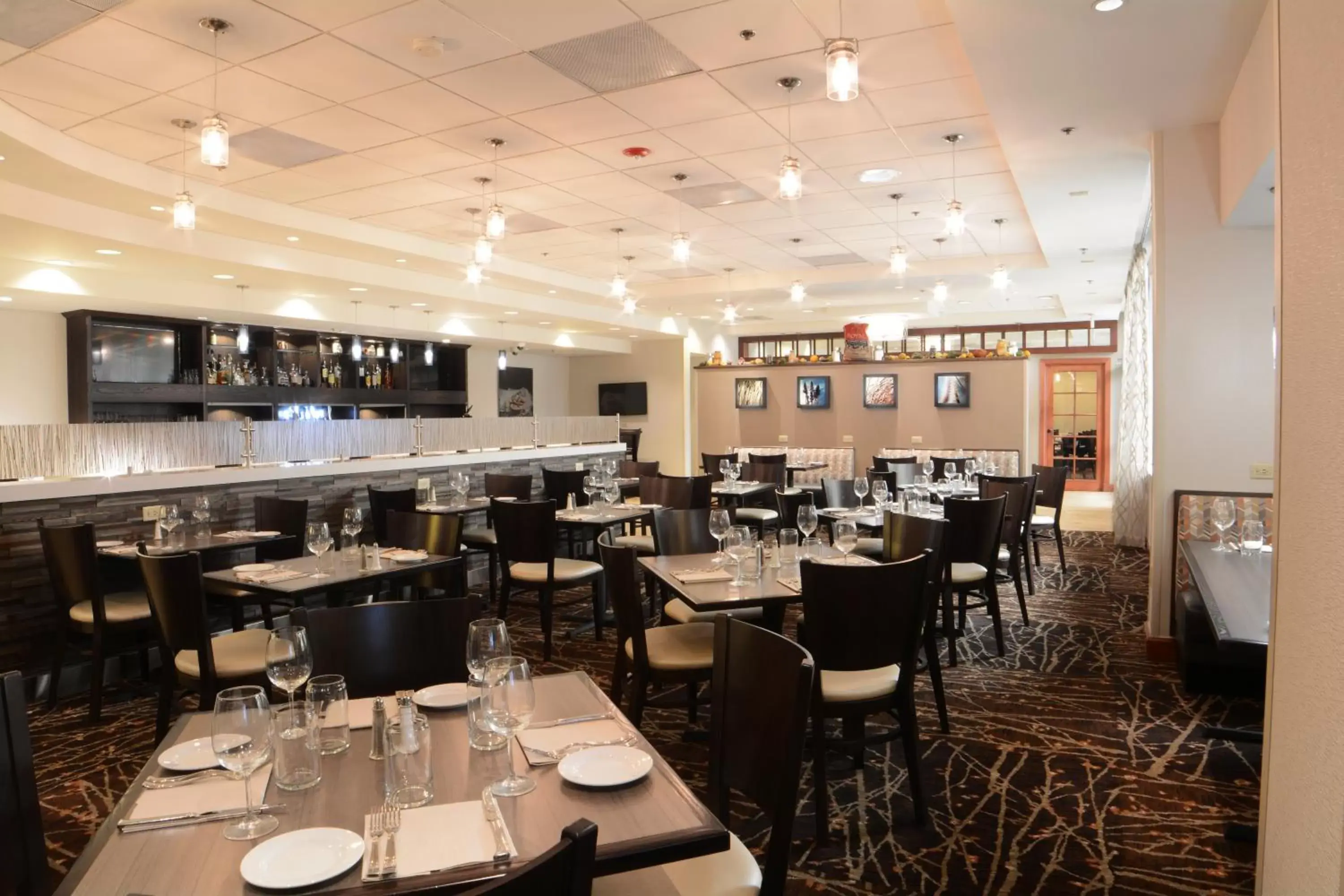 Restaurant/Places to Eat in Holiday Inn Gaithersburg, an IHG Hotel