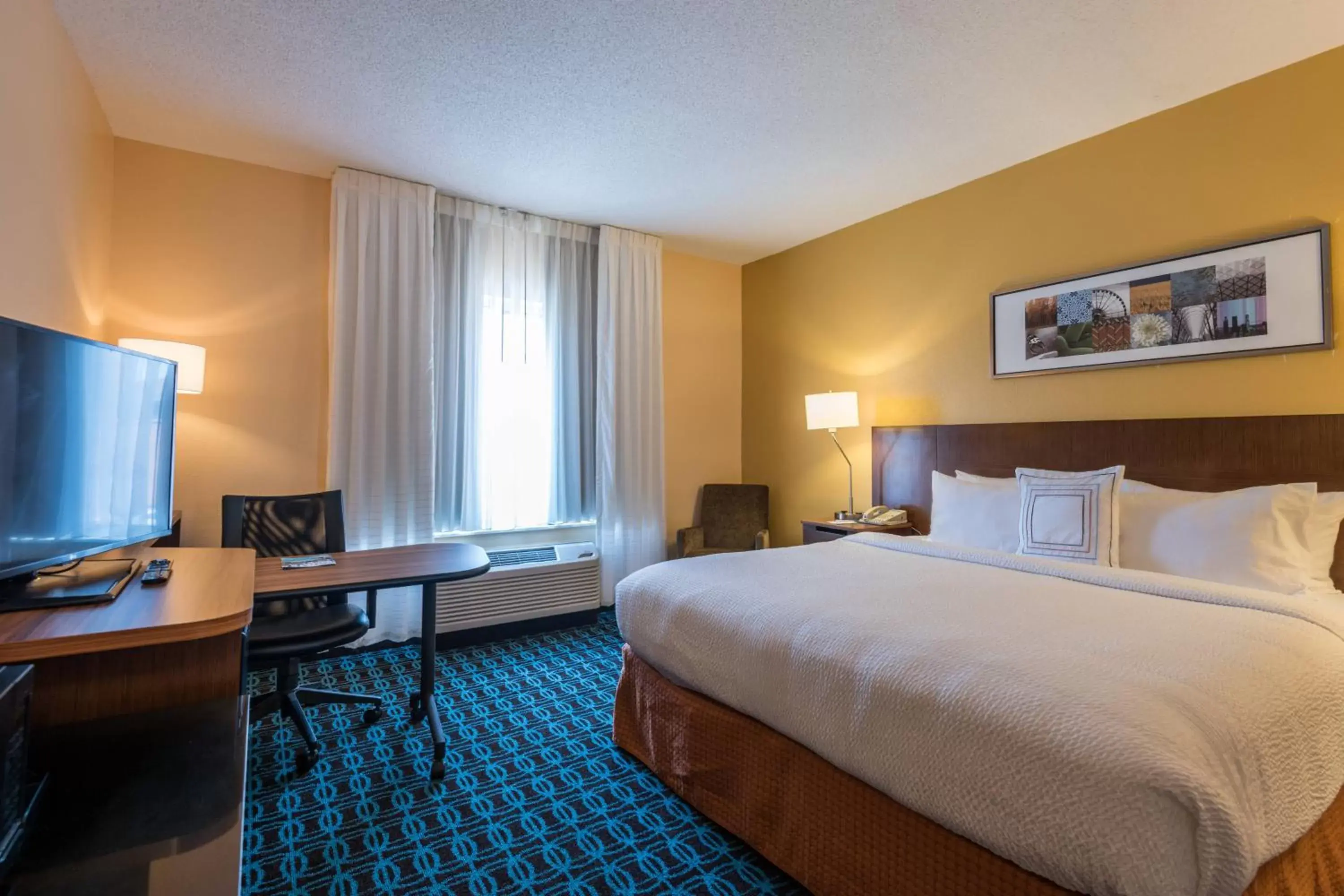 Photo of the whole room, Bed in Fairfield Inn & Suites Savannah I-95 South