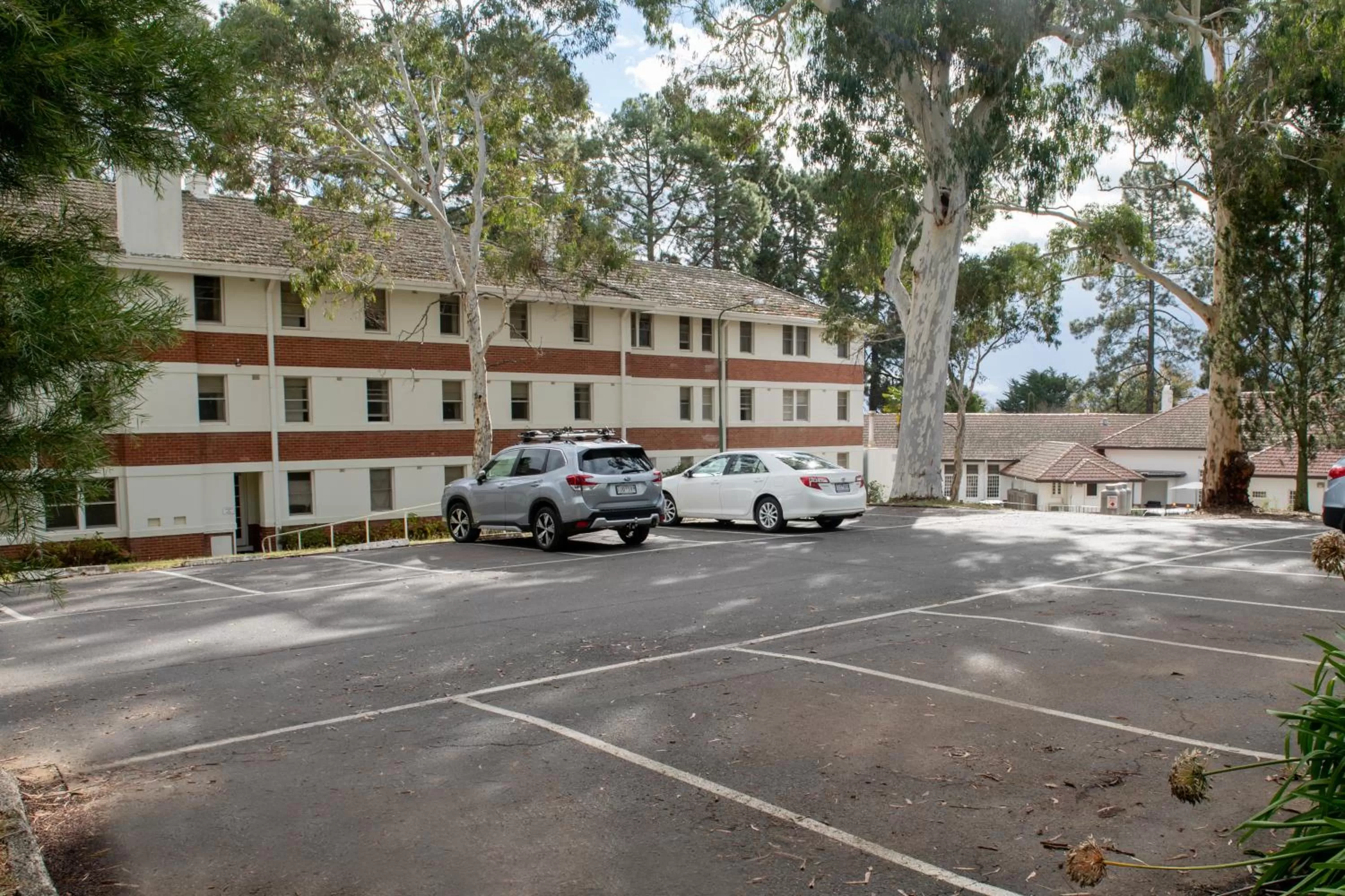Property building in Linaker Art Deco Motel