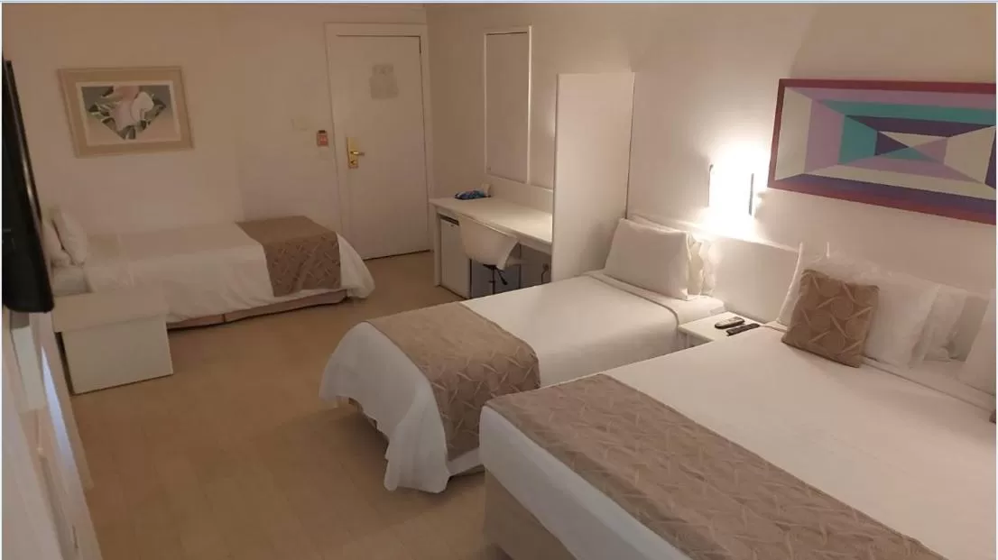 Bedroom, Bed in Boulevard Plaza