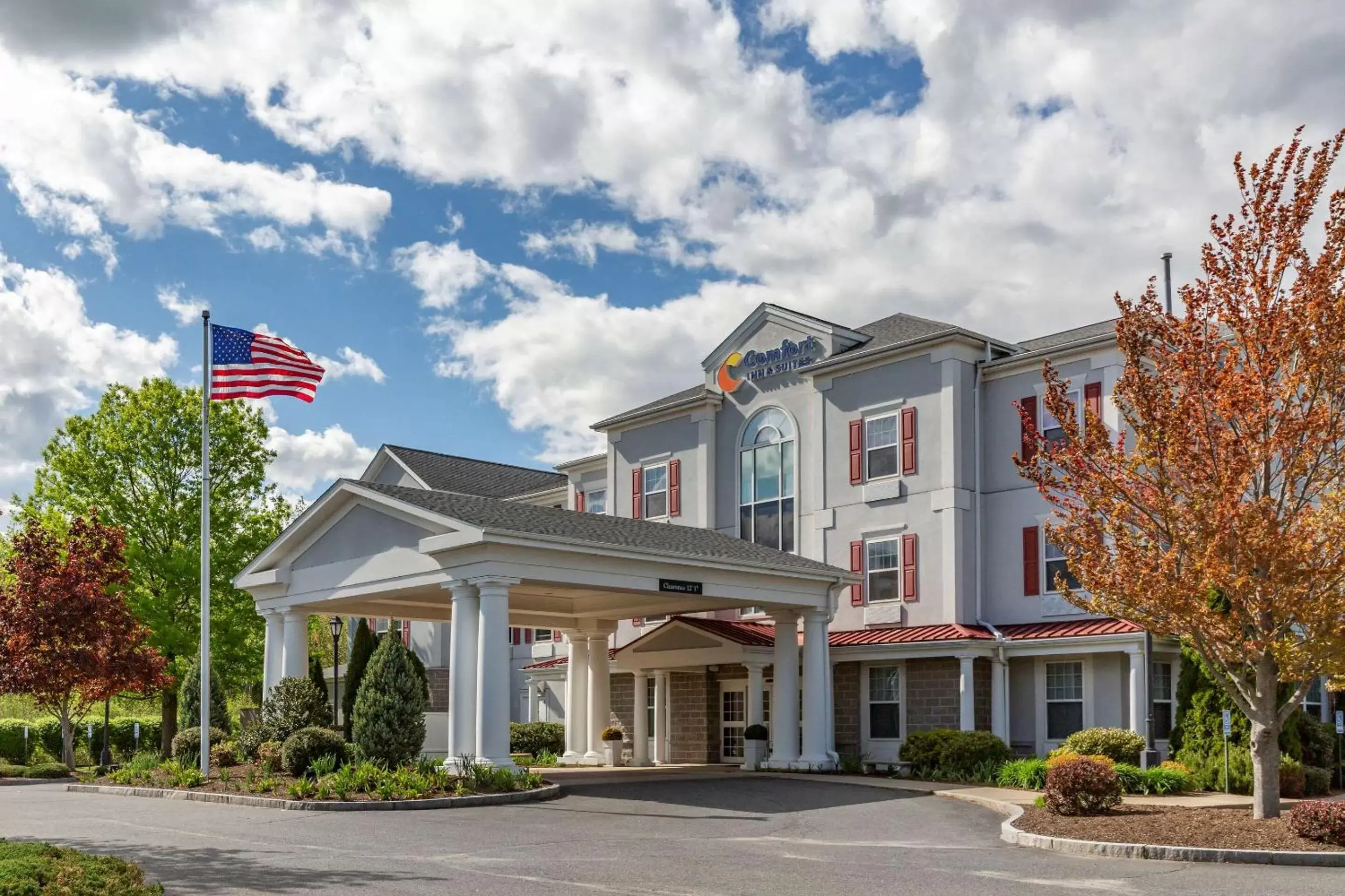 Property Building in Comfort Inn & Suites