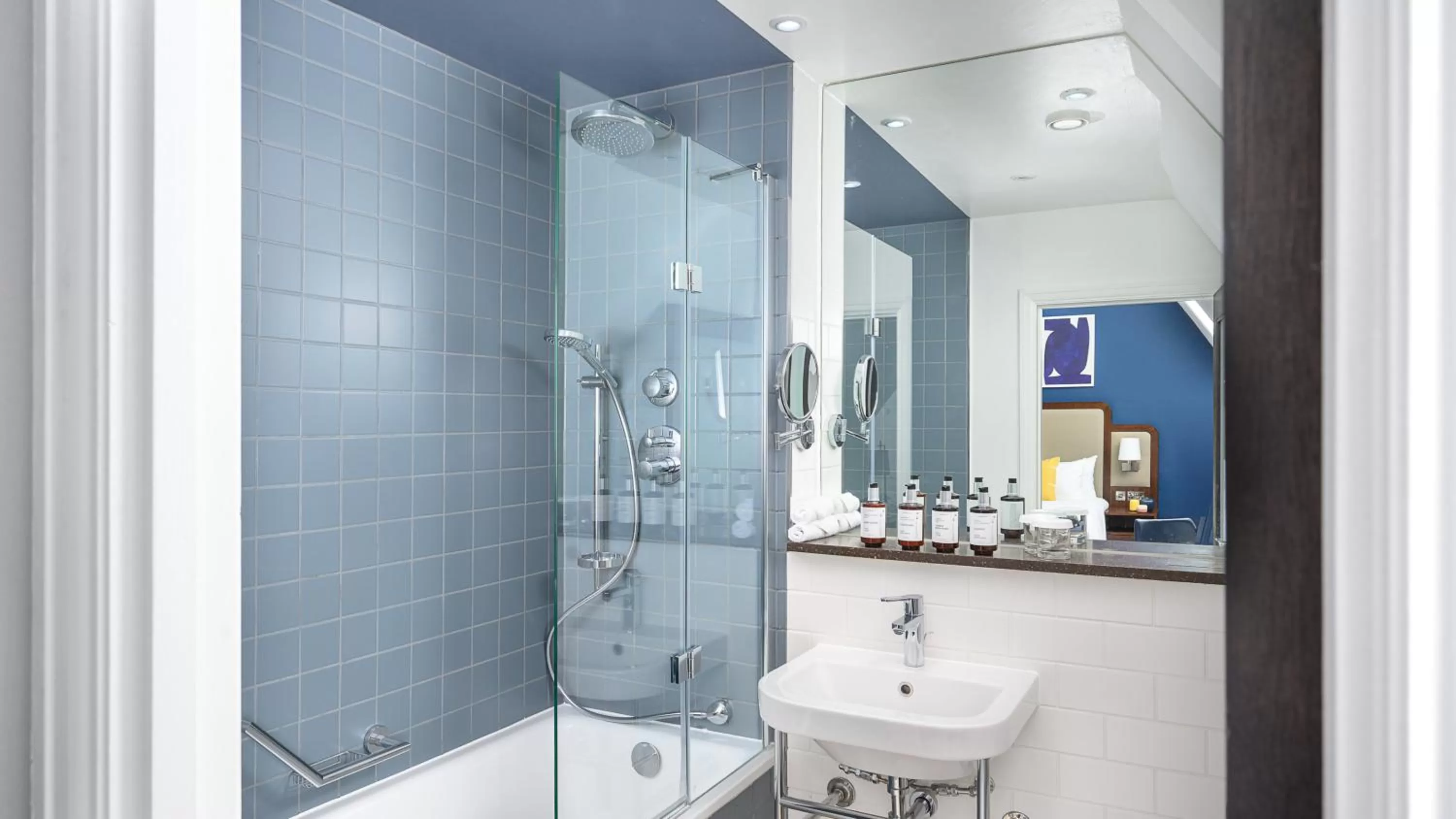 Bathroom in voco Grand Central Glasgow by IHG