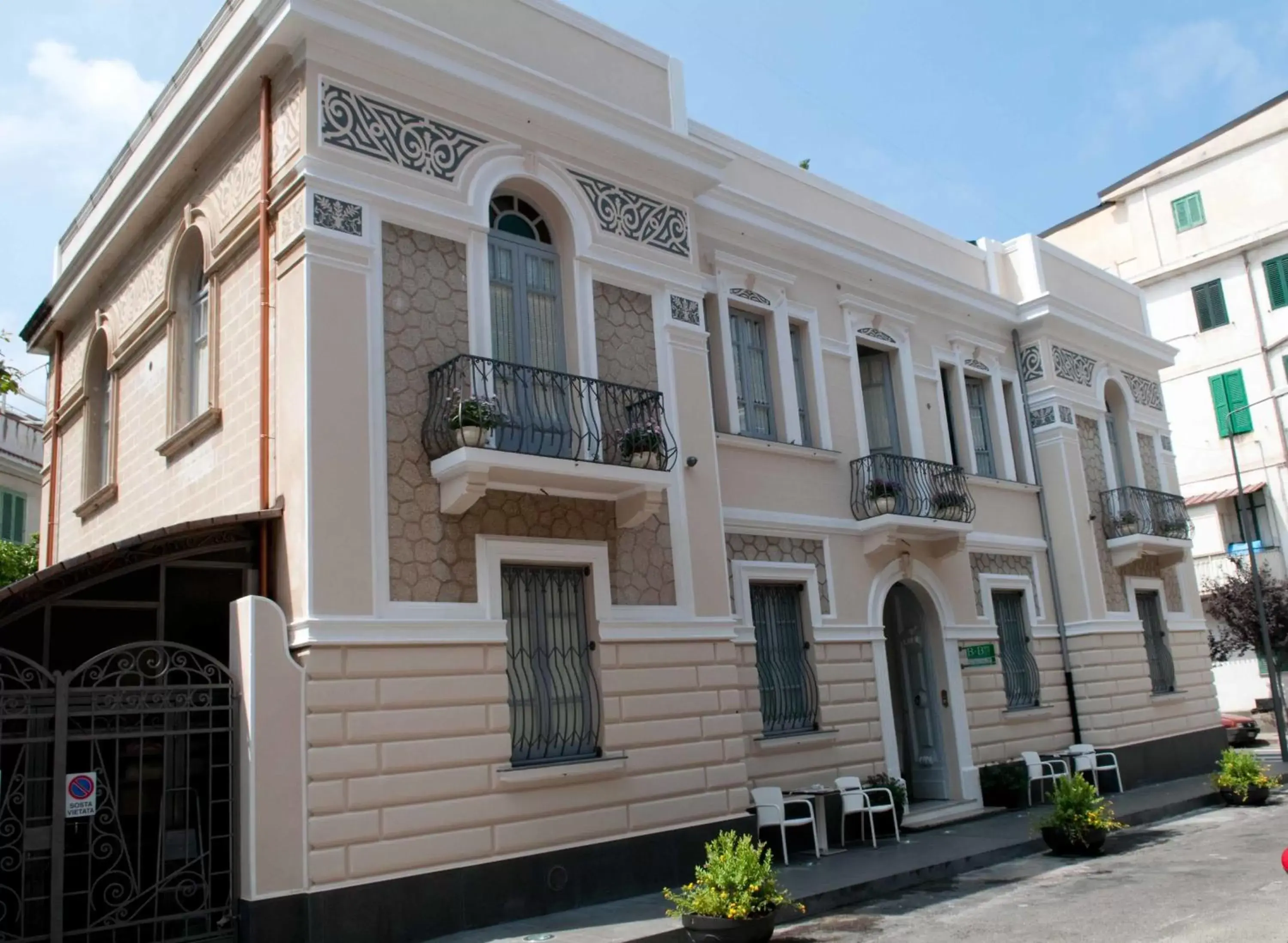 Facade/entrance, Property Building in Villa Vittoria Tropea B&B