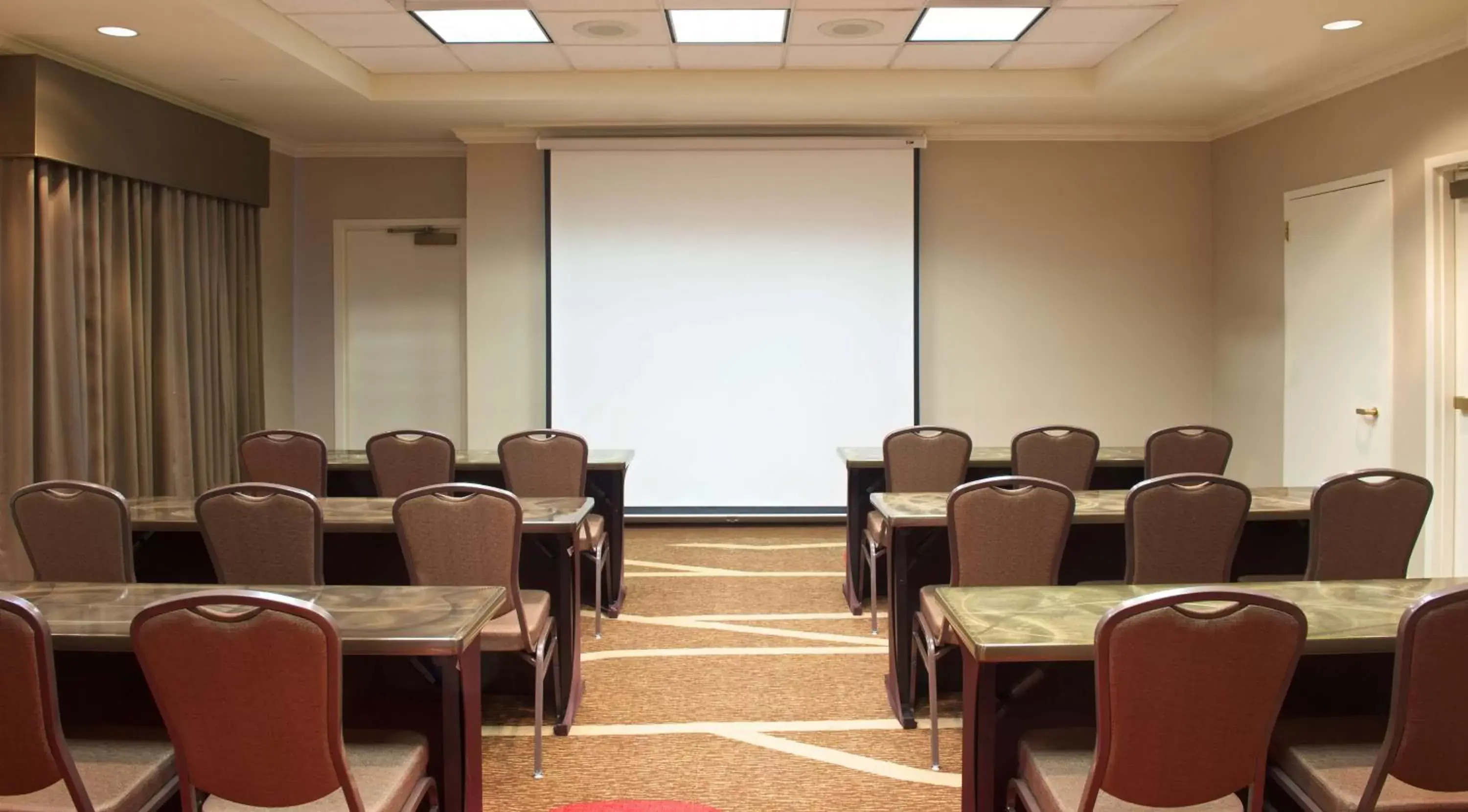 Meeting/conference room in Hampton Inn & Suites Pittsburgh-Meadow Lands