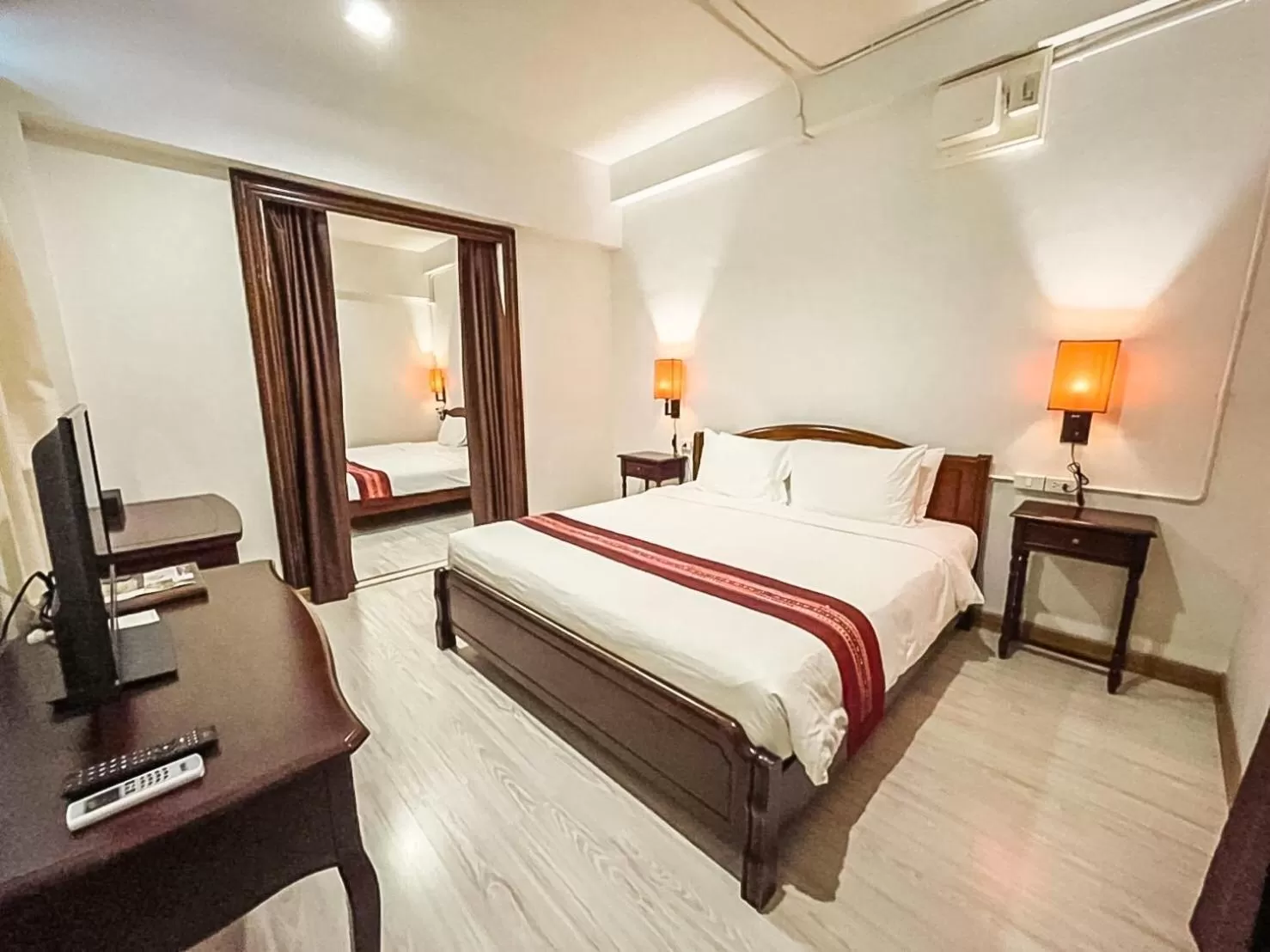 Bedroom, Bed in 99 The Gallery Hotel