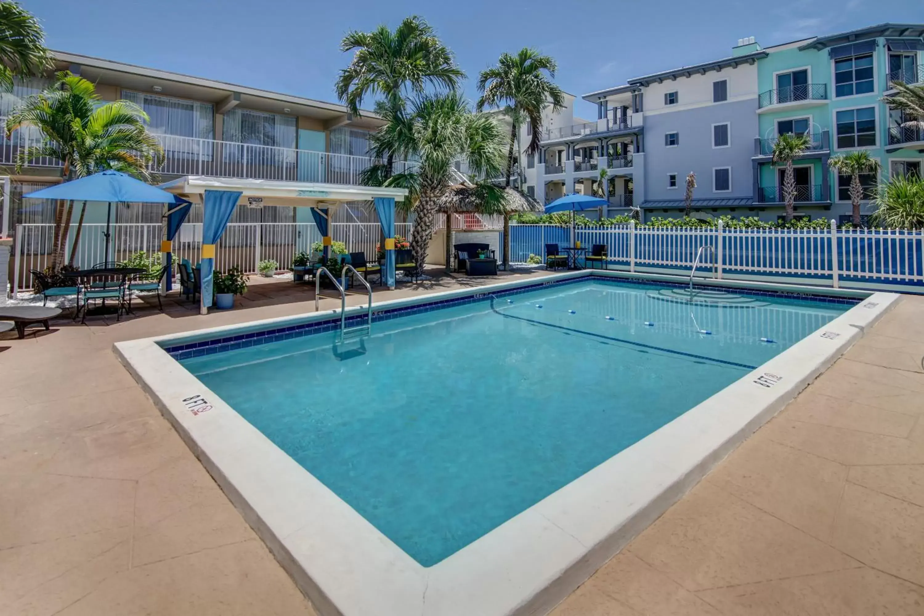 Property building, Swimming Pool in Castle by the Sea Motel