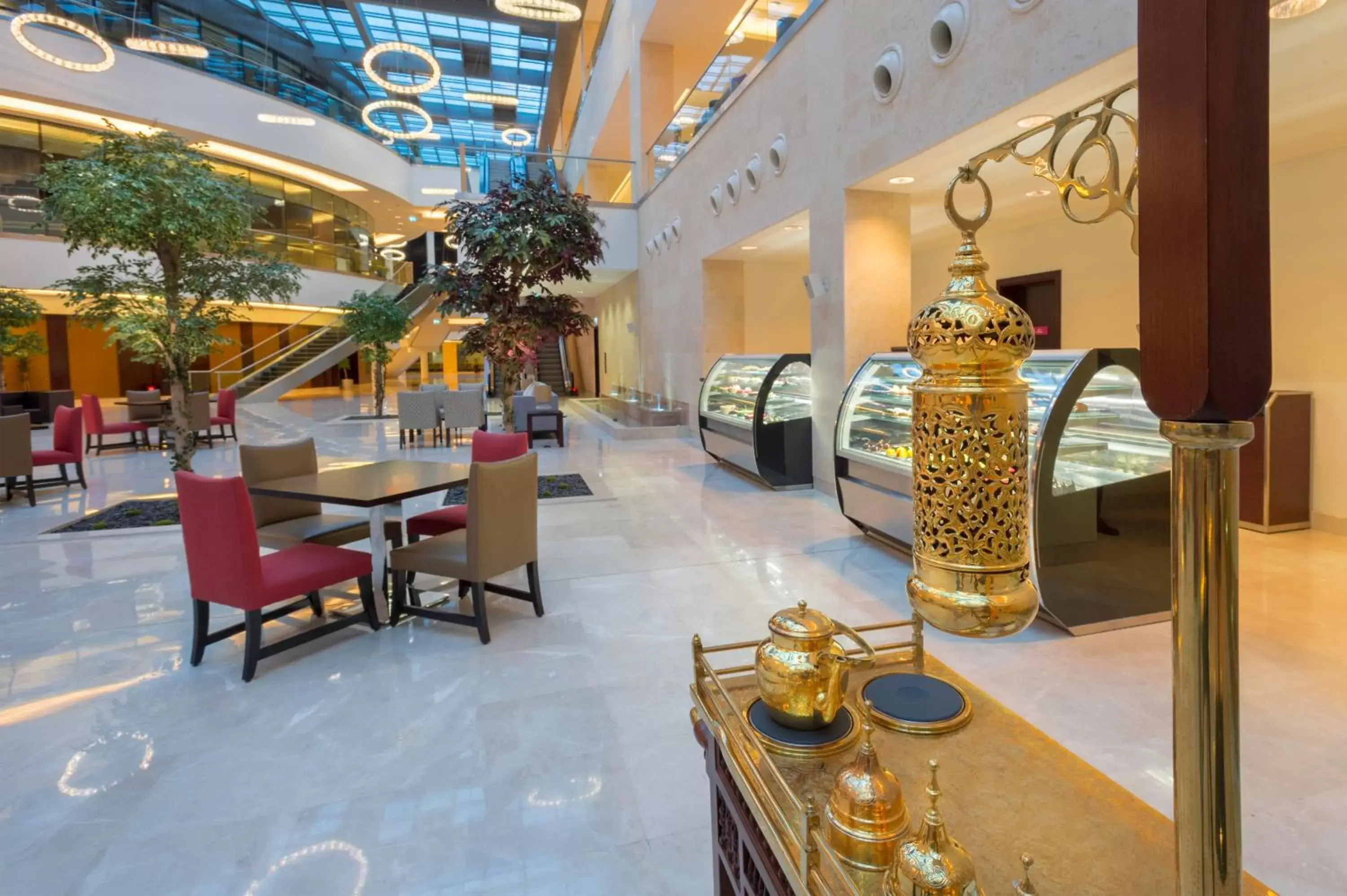 Coffee/tea facilities, Restaurant/Places to Eat in Crowne Plaza Riyadh - RDC Hotel & Convention, an IHG Hotel