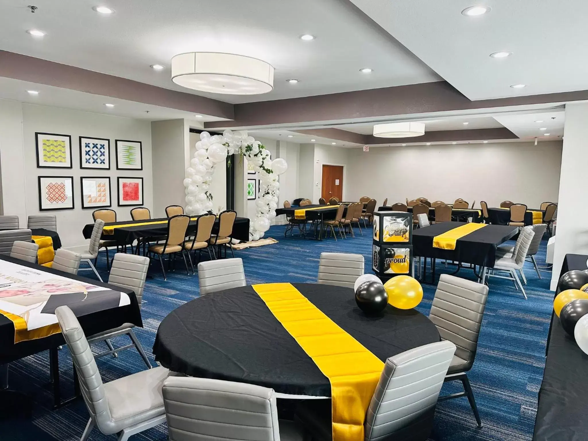 Meeting/conference room, Restaurant/Places to Eat in Holiday Inn Express Hotel & Suites Mansfield, an IHG Hotel