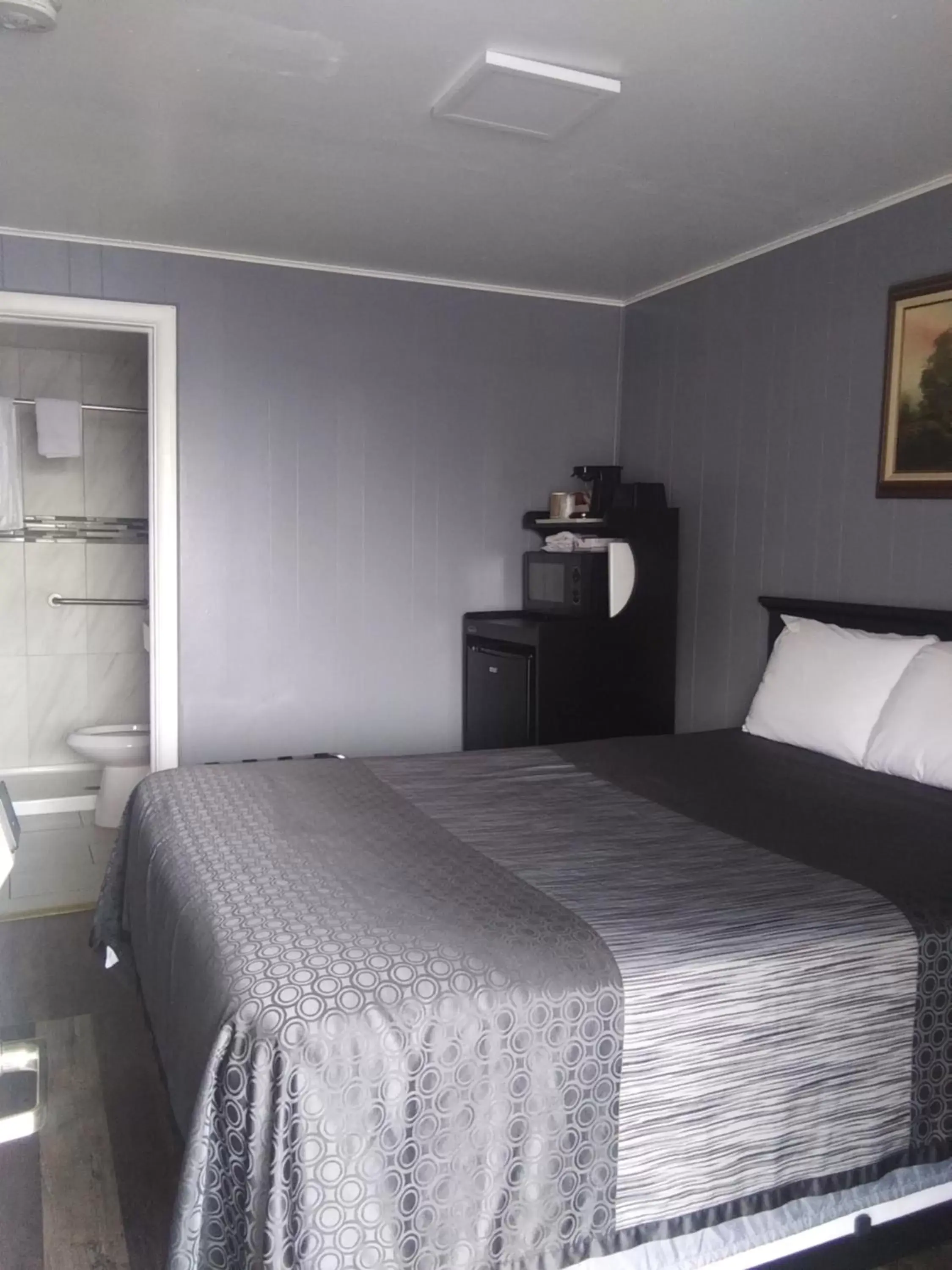 Bed in Modoc Inn Bed in Modoc Inn