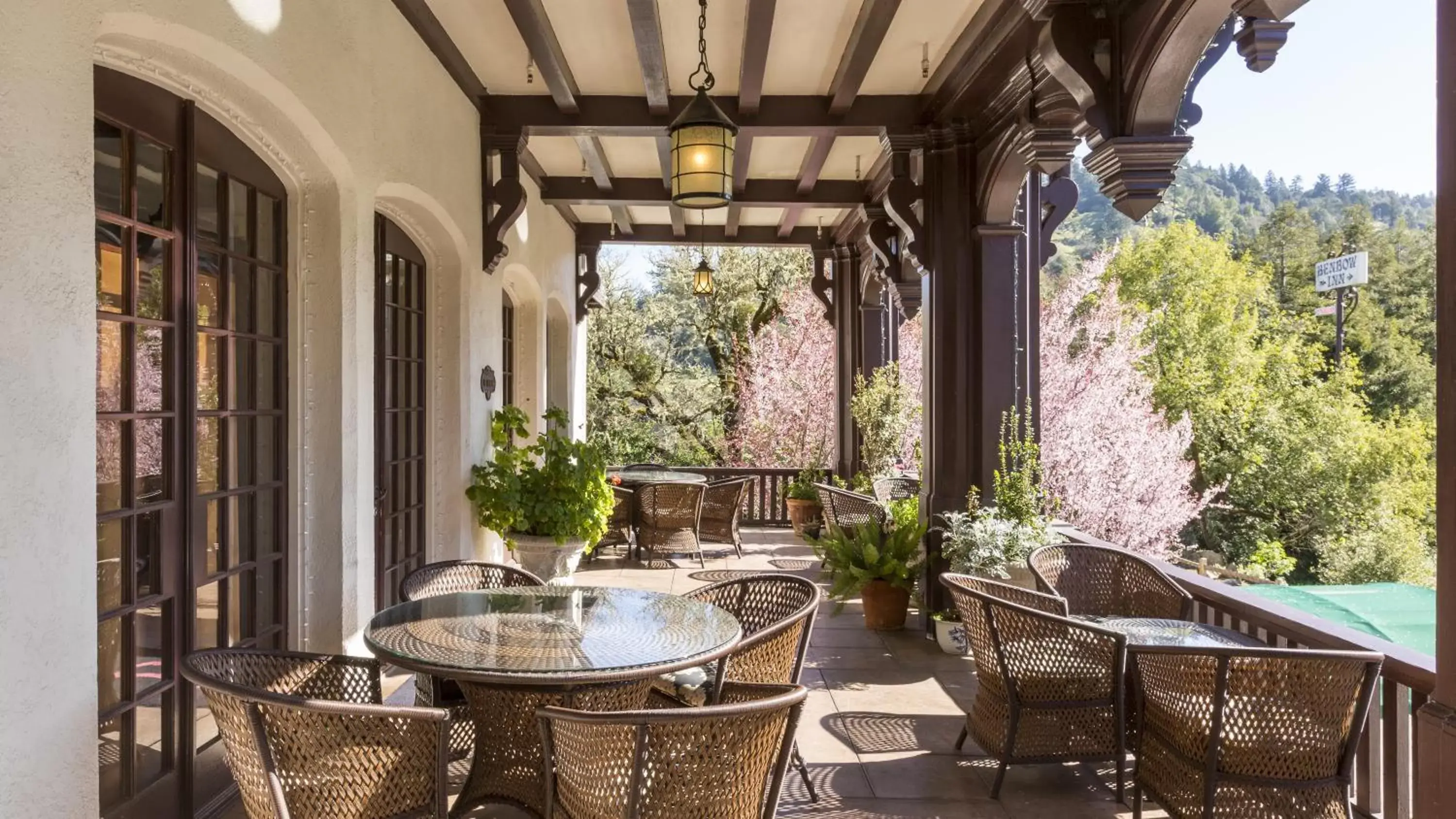 Patio in Benbow Historic Inn