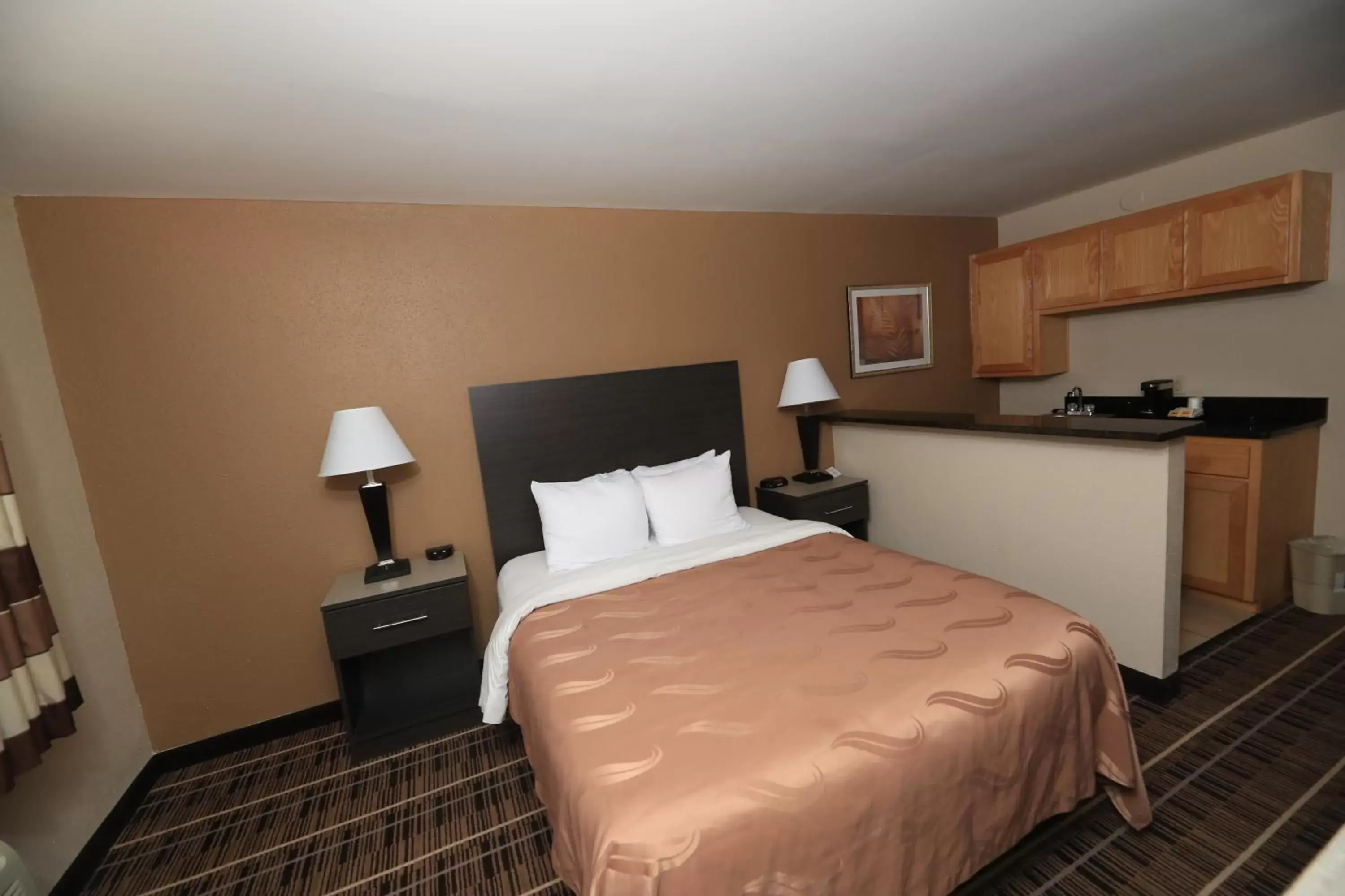 Photo of the whole room, Bed in Quality Inn DFW Airport North - Irving