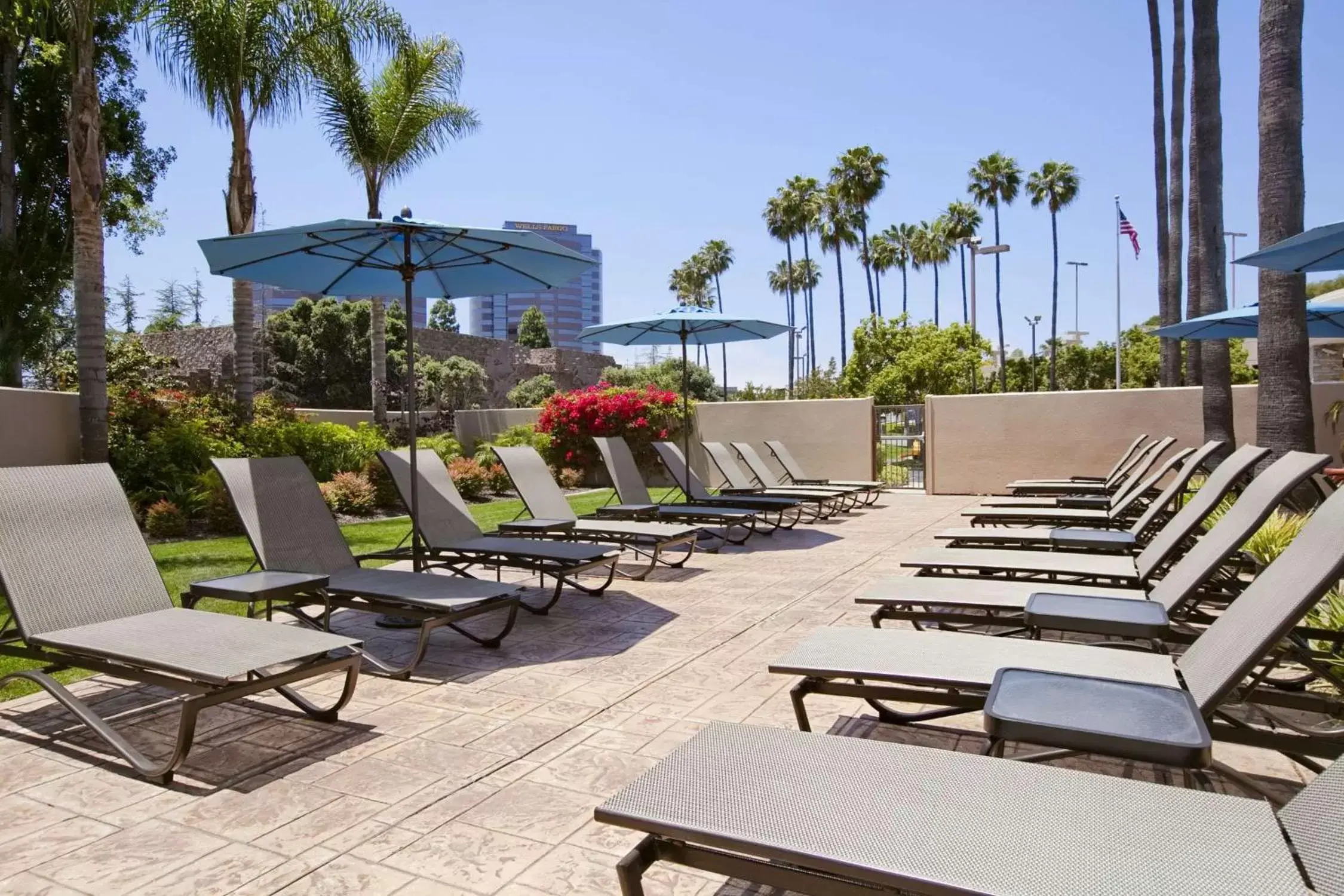 Property building, Swimming Pool in Embassy Suites by Hilton San Diego La Jolla