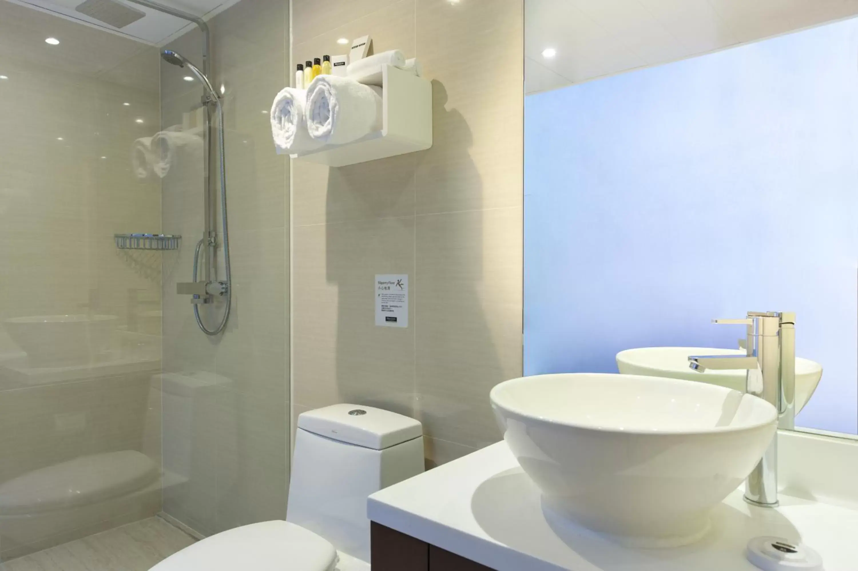 Shower, Bathroom in Brighton Hotel Hong Kong