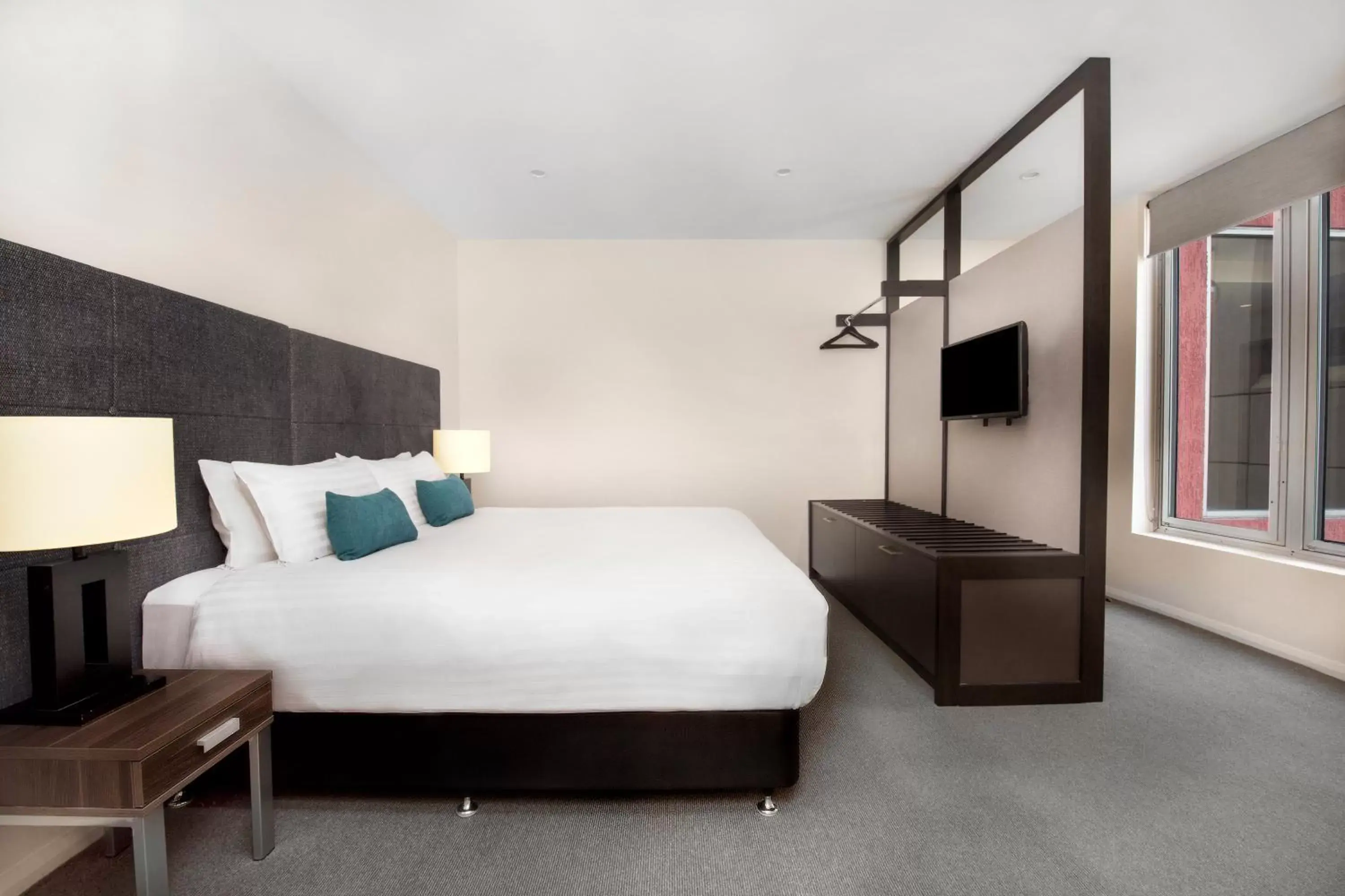 TV and multimedia, Bed in Mantra One Sandy Bay Road TV and multimedia, Bed in Mantra One Sandy Bay Road