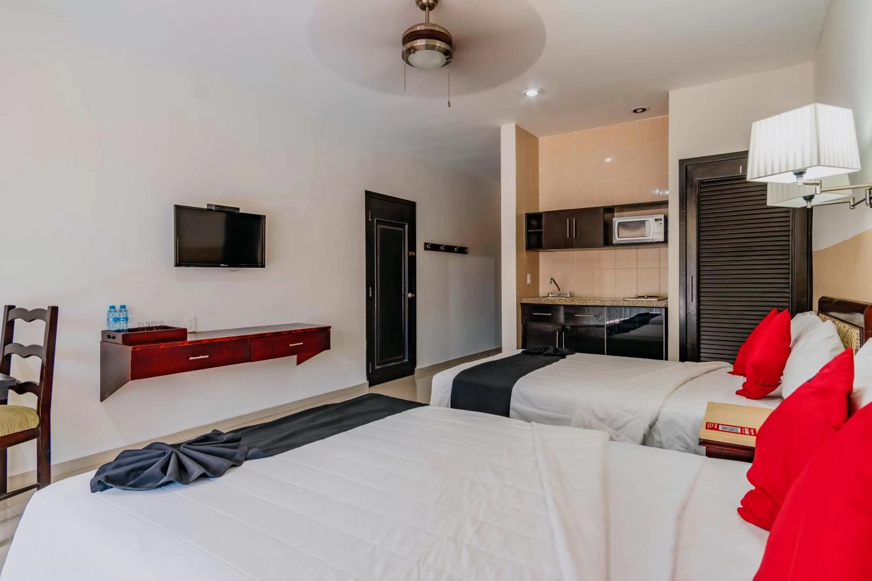 Bedroom, Bed in Hotel Siglo 21 Merida